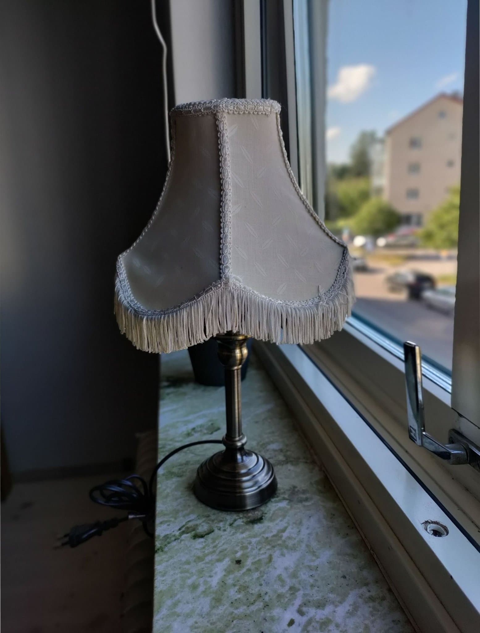 Bordslampa med fransar