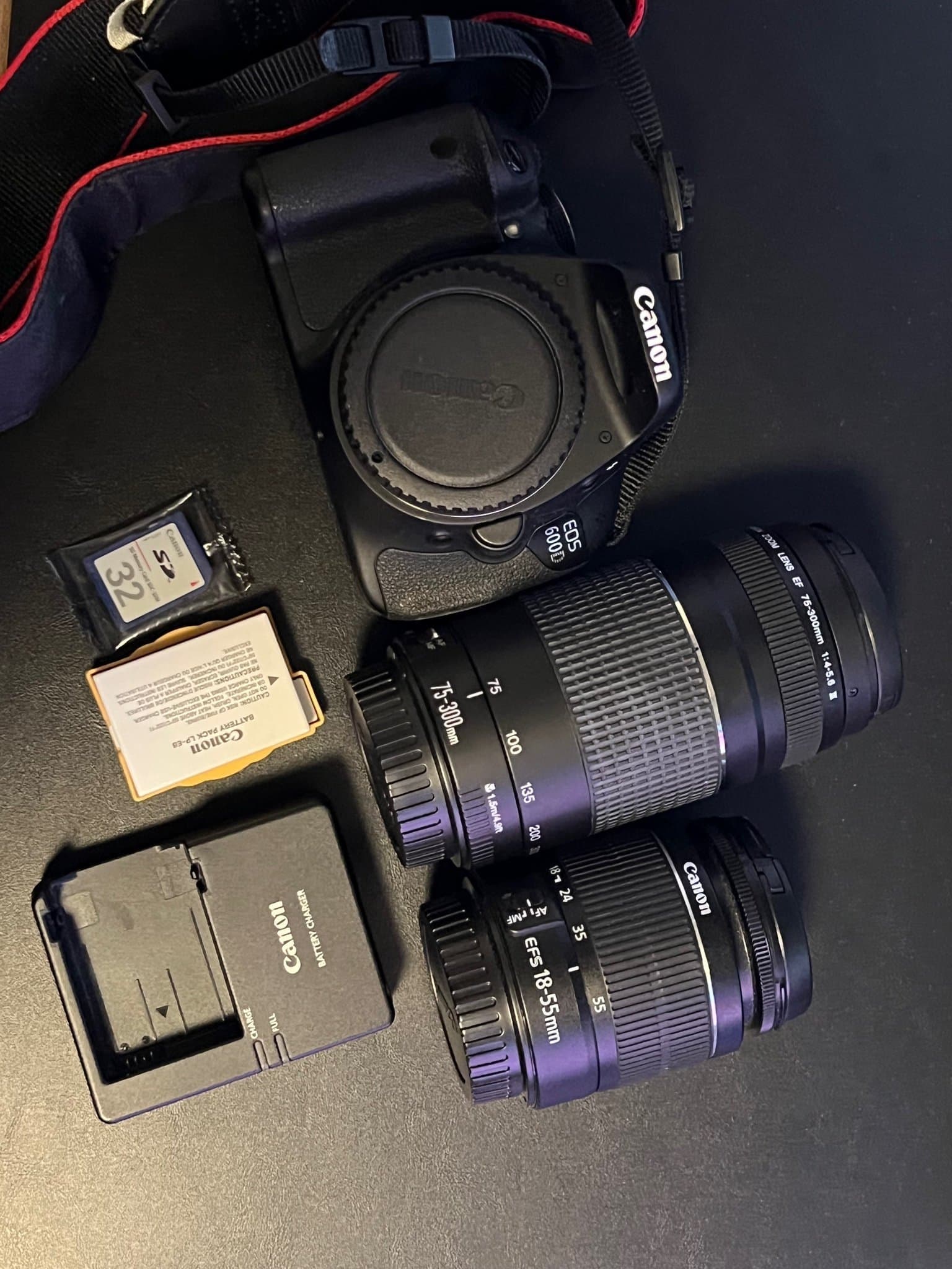 Canon EOS 600D Systemkamera med två objektiv