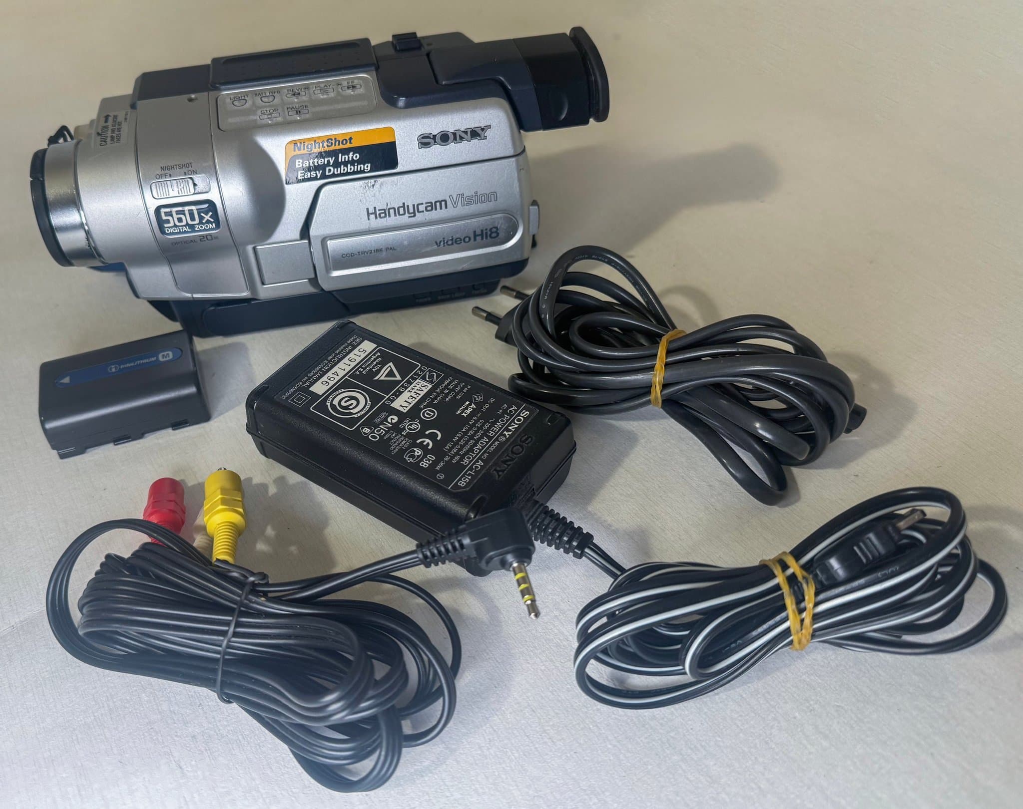 Sony CCD-TRV218E - Hi8, Video8 - 8mm