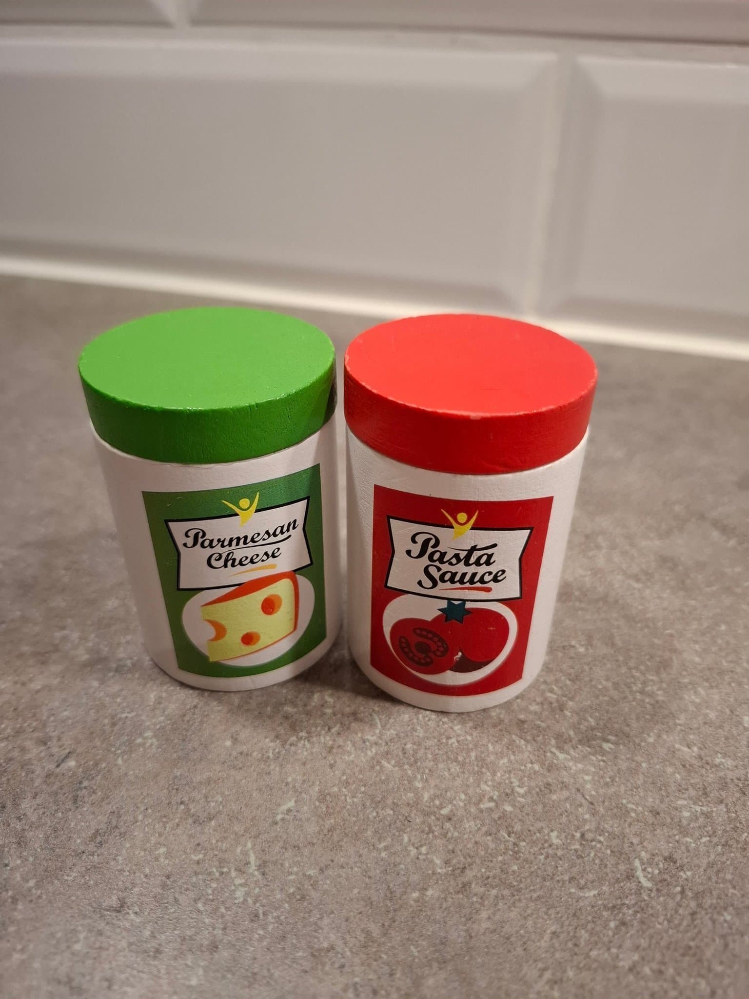Leksaksmat - Parmesanost och pastasås