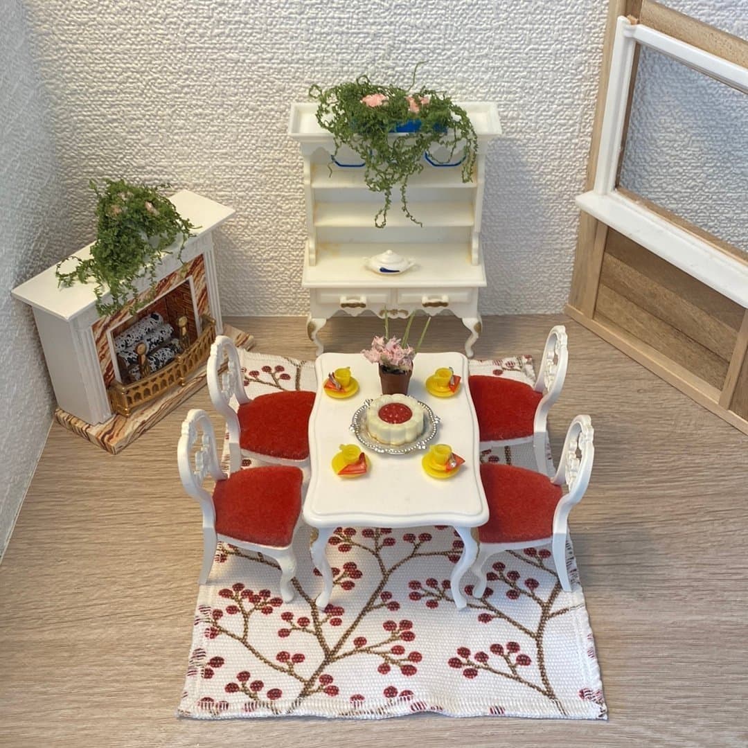 Dockskåpsmöbler Matsalsmöblemang i vit plast till Lundby dockskåp