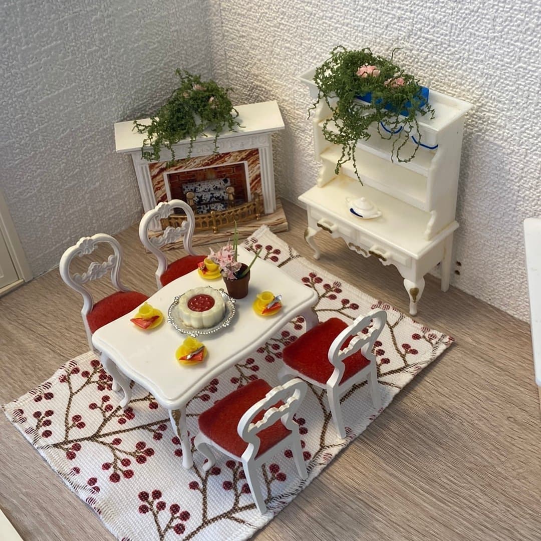Dockskåpsmöbler Matsalsmöblemang i vit plast till Lundby dockskåp