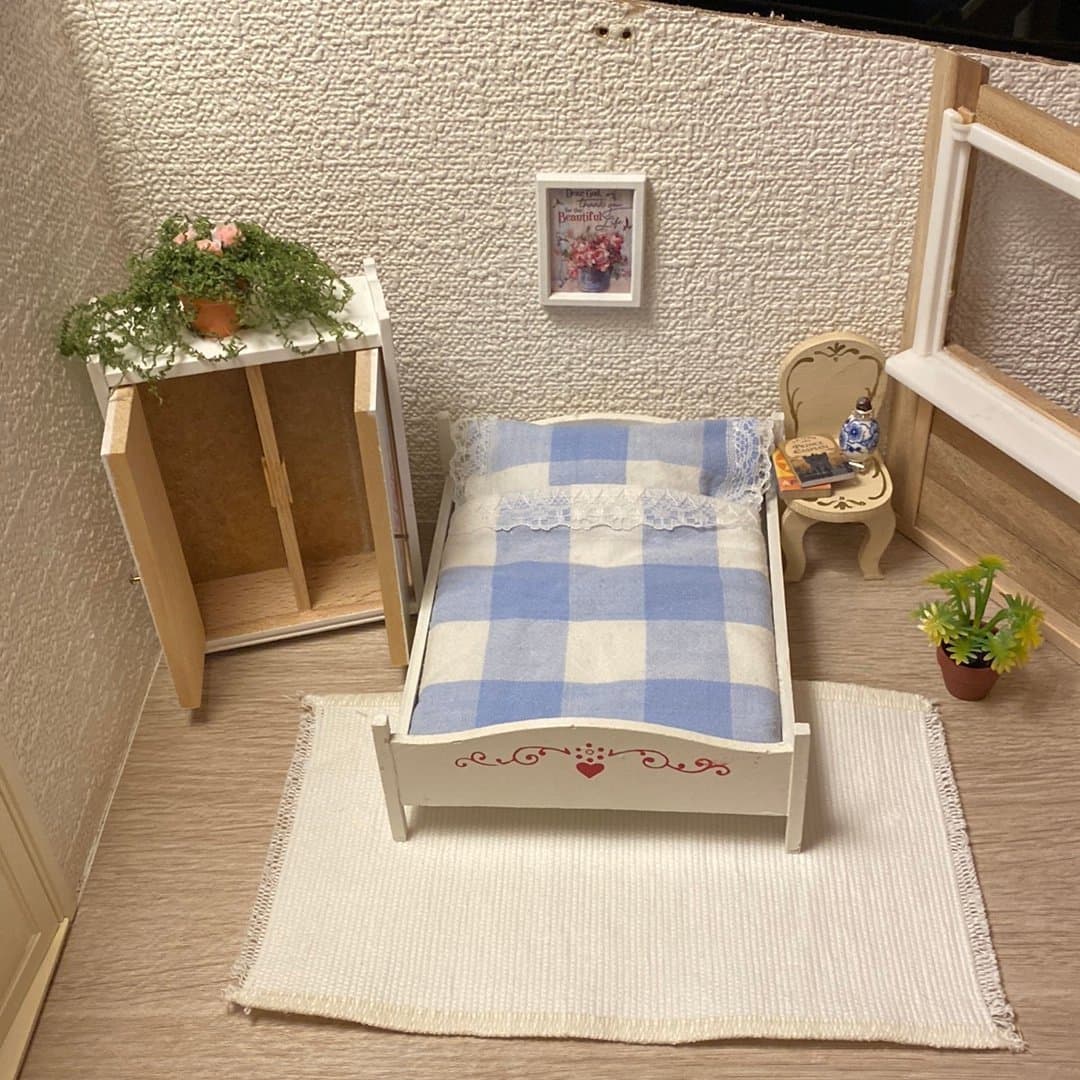 Dubbelsäng med dubbelgarderob till Lundby dockskåp