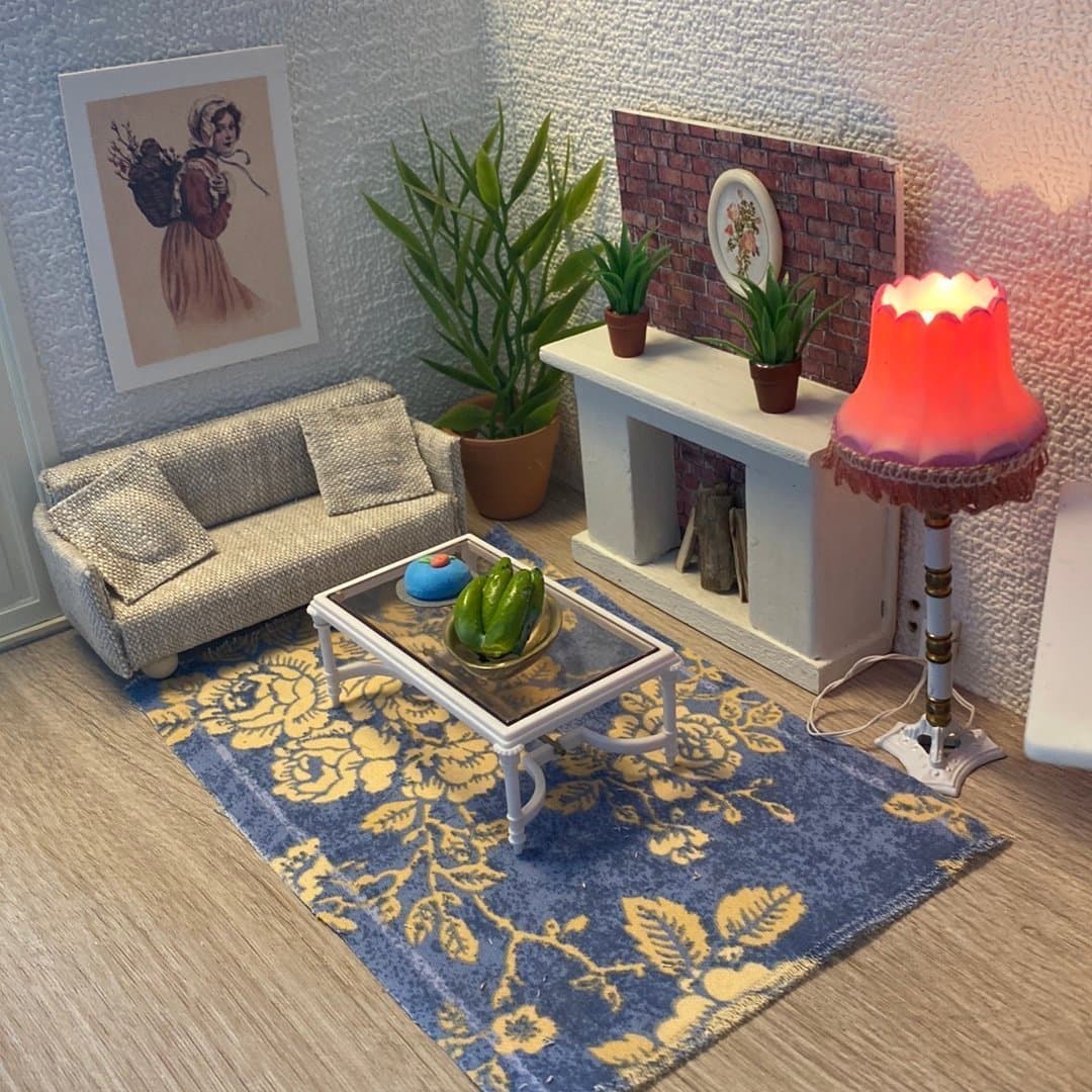 Soffa, soffbord och eldstad, passar till Lundby dockskåp