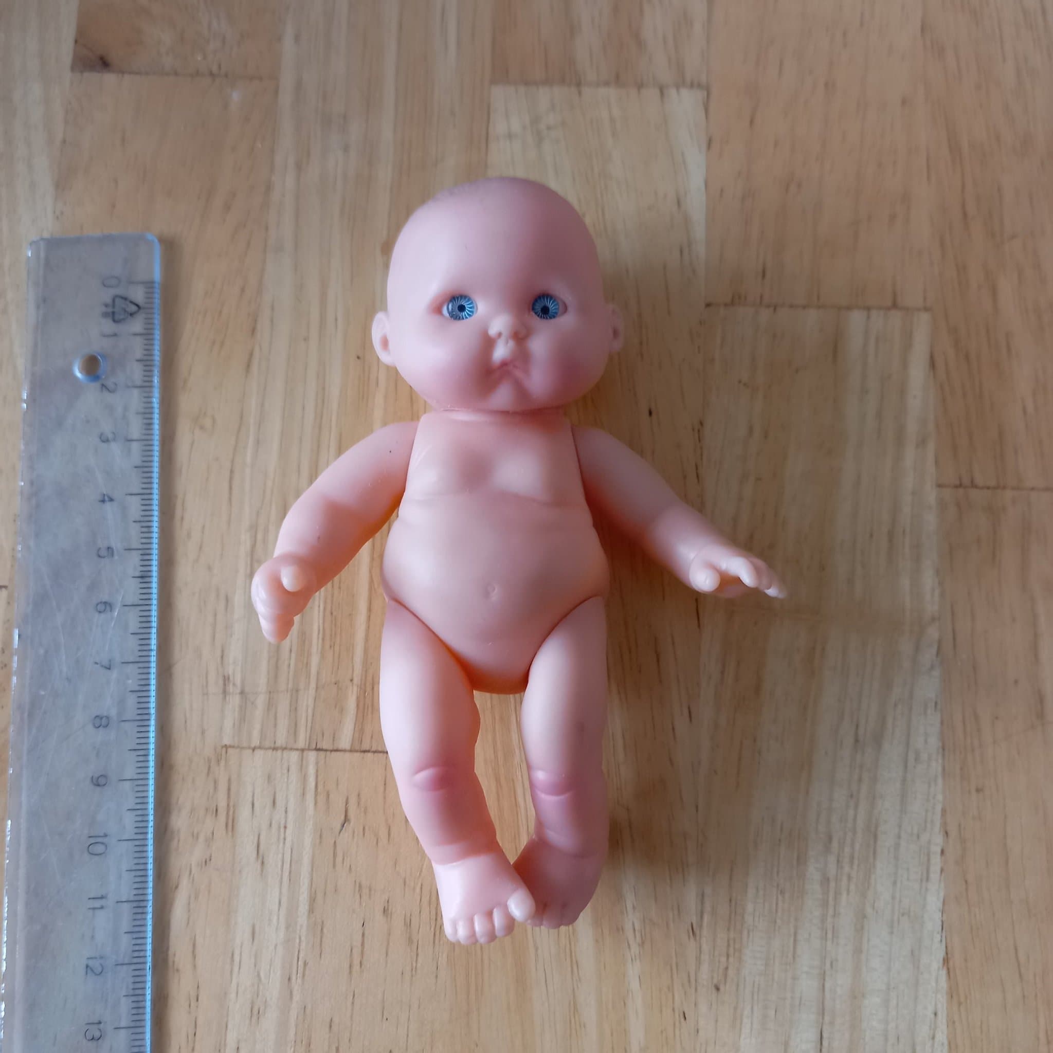 Liten Docka