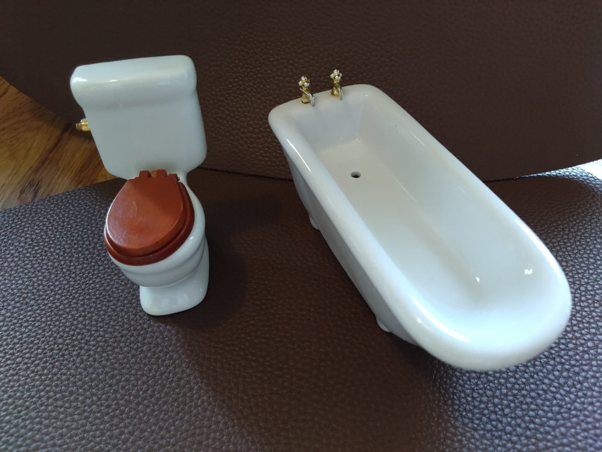 Dockhusmöbler Badkar och Toalett Porslin