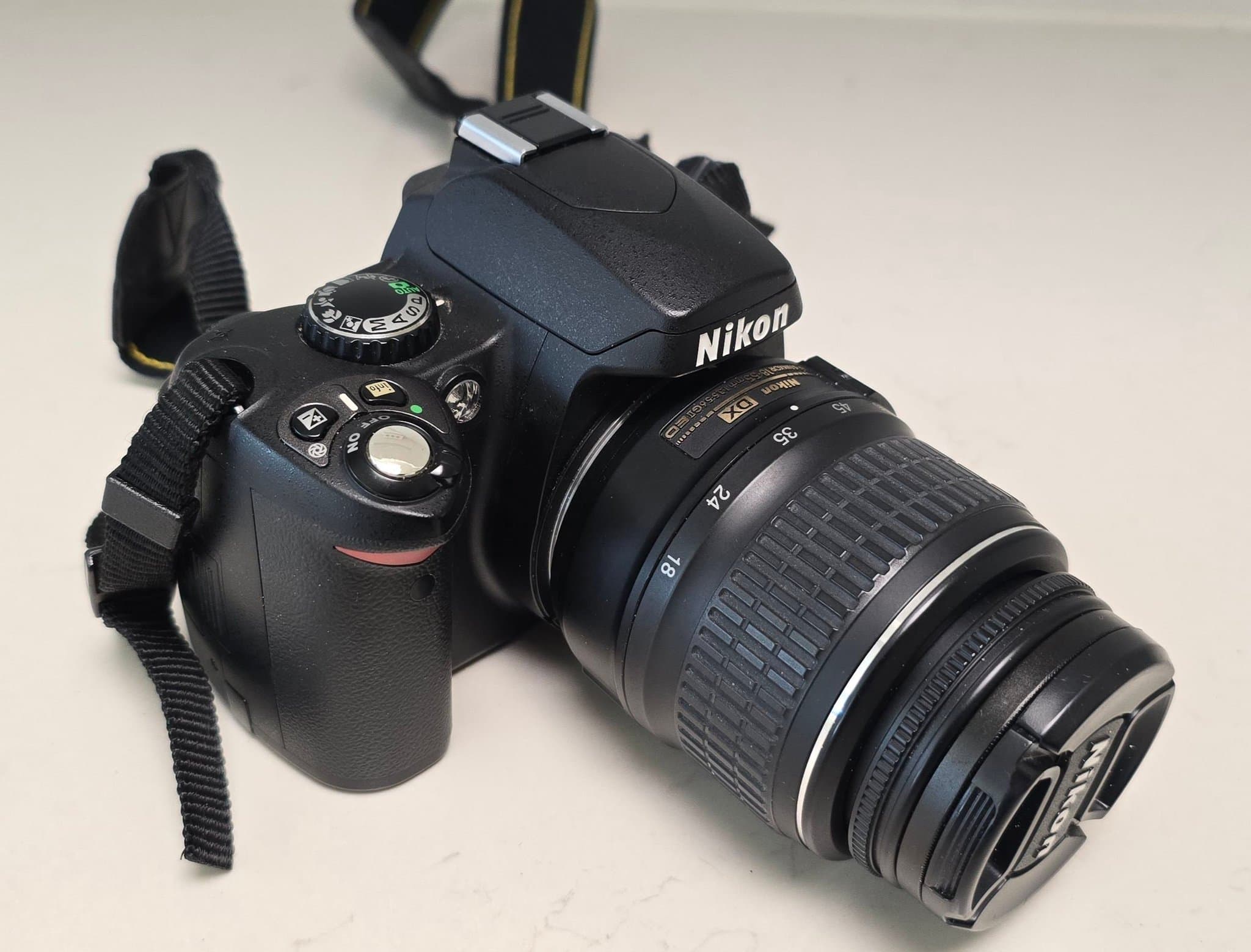 Nikon D40 systemkamera med objektiv