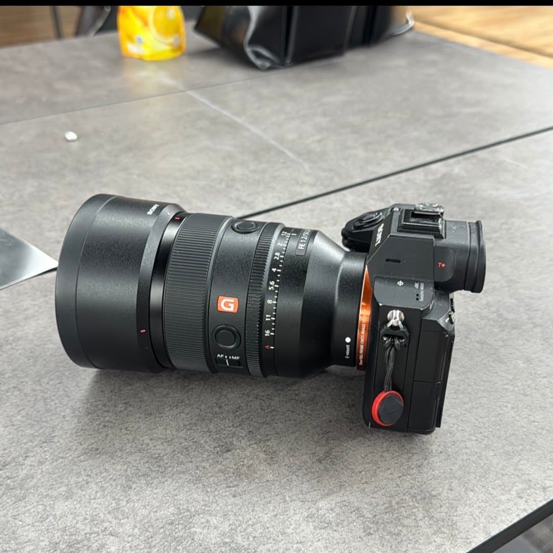 Sony Alpha A7 med objektiv FE 1.2/50mm GM och tillbehör