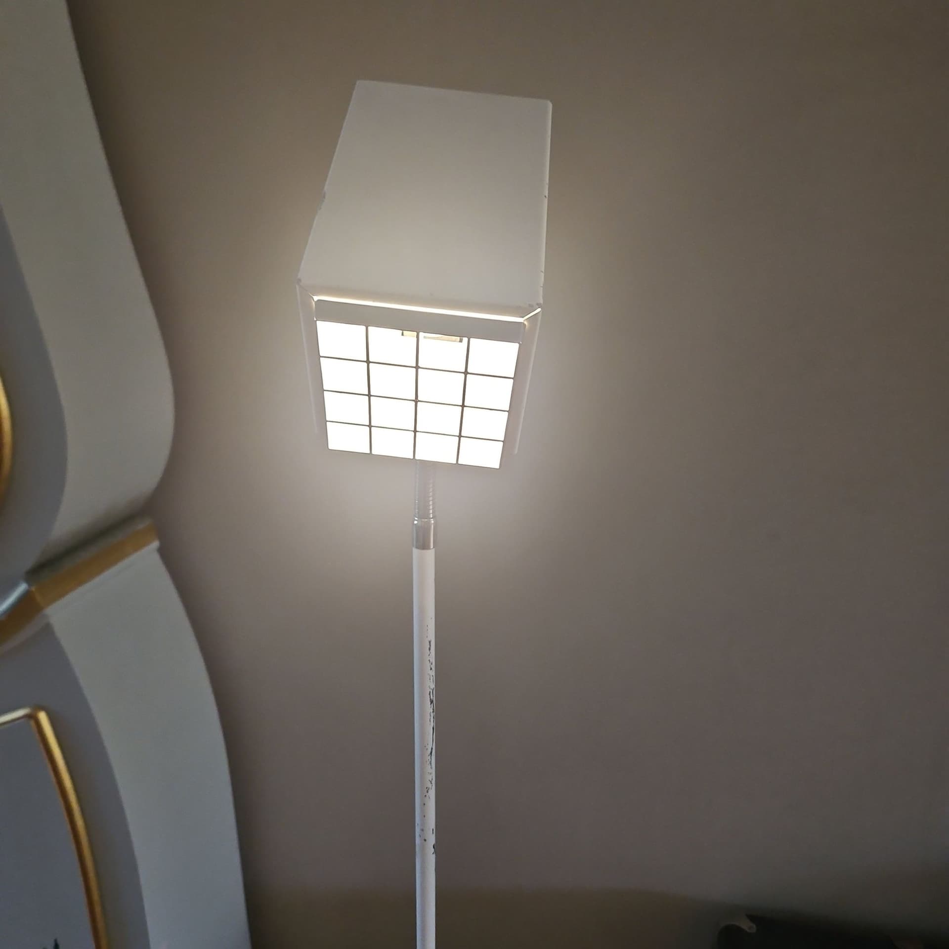 Golvlampa, vit kuben