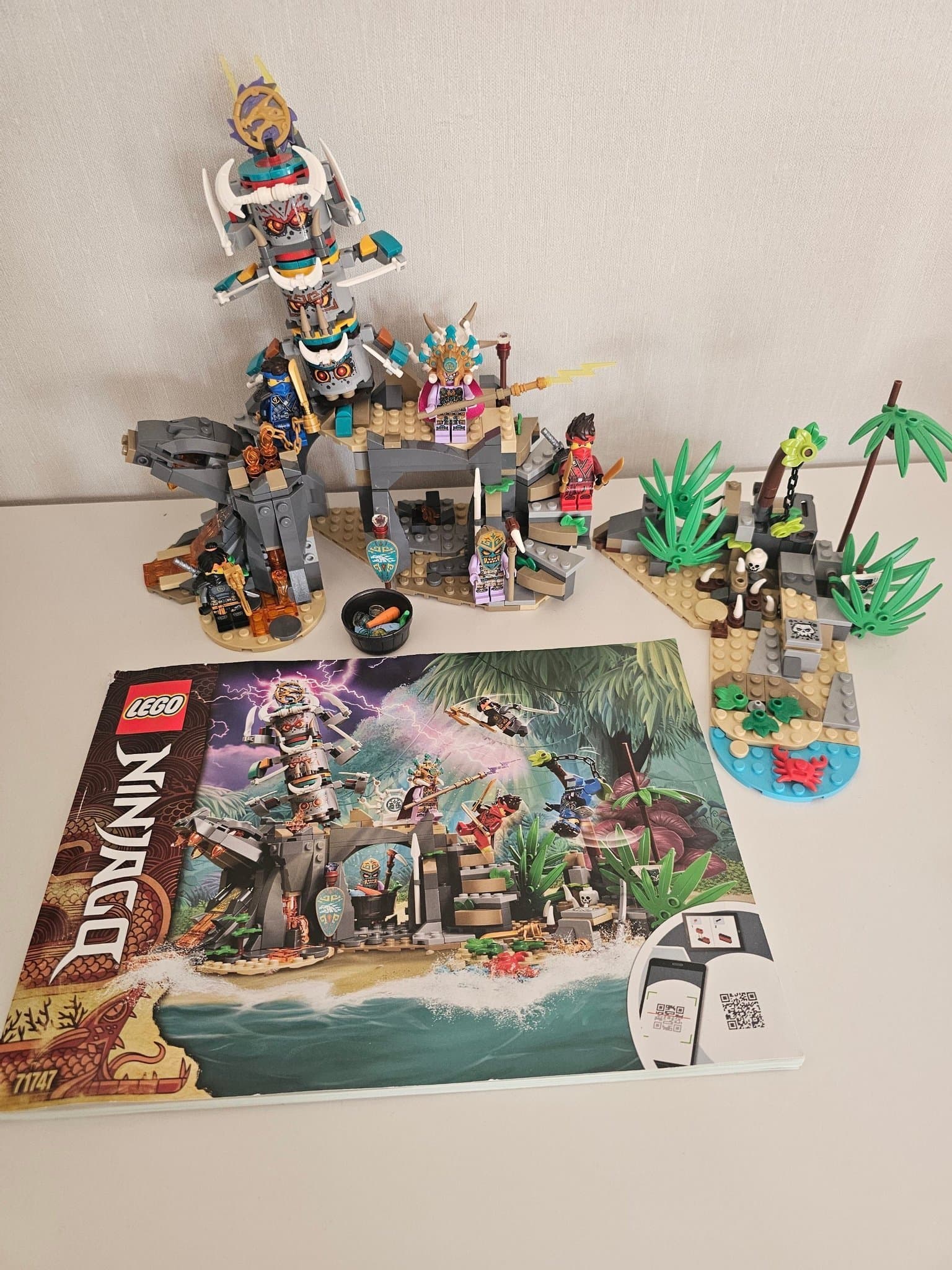 LEGO Ninjago 71747 The Keepers' Village Väktarnas by