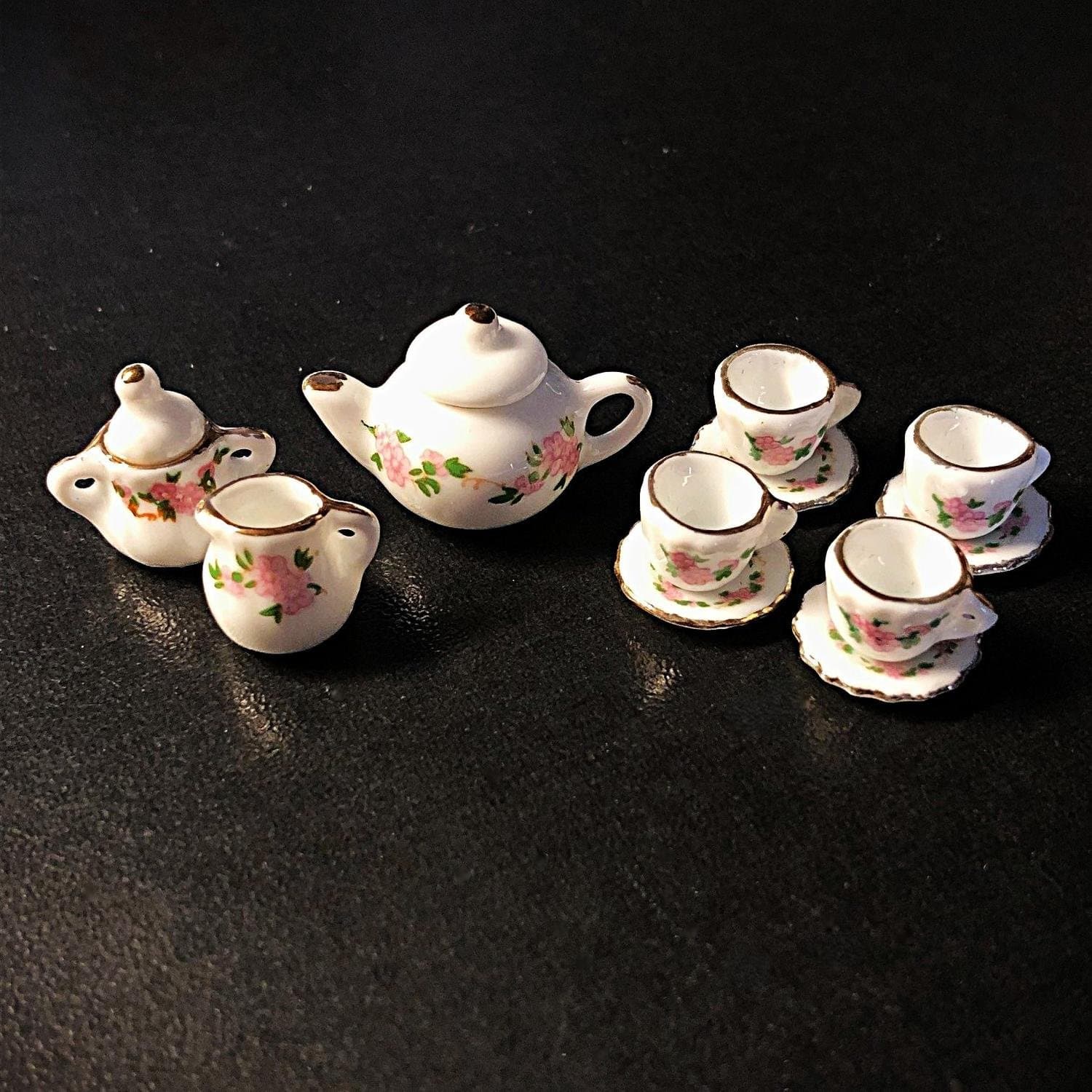 Miniatyr Te/Kaffeservis i porslin - 13 delar - tittskåp dockskåp dockhus 1:12