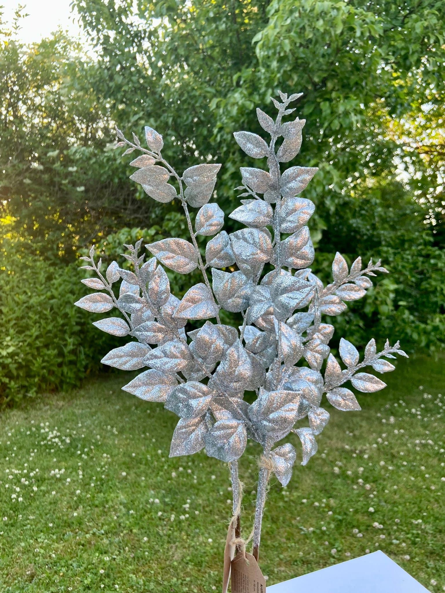 2 st Dekorativa Konstgrenar Blad 50cm Silver Glitter Konstväxt Glittriga Glam