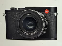 Leica Q2 Med Leica blixt MS40