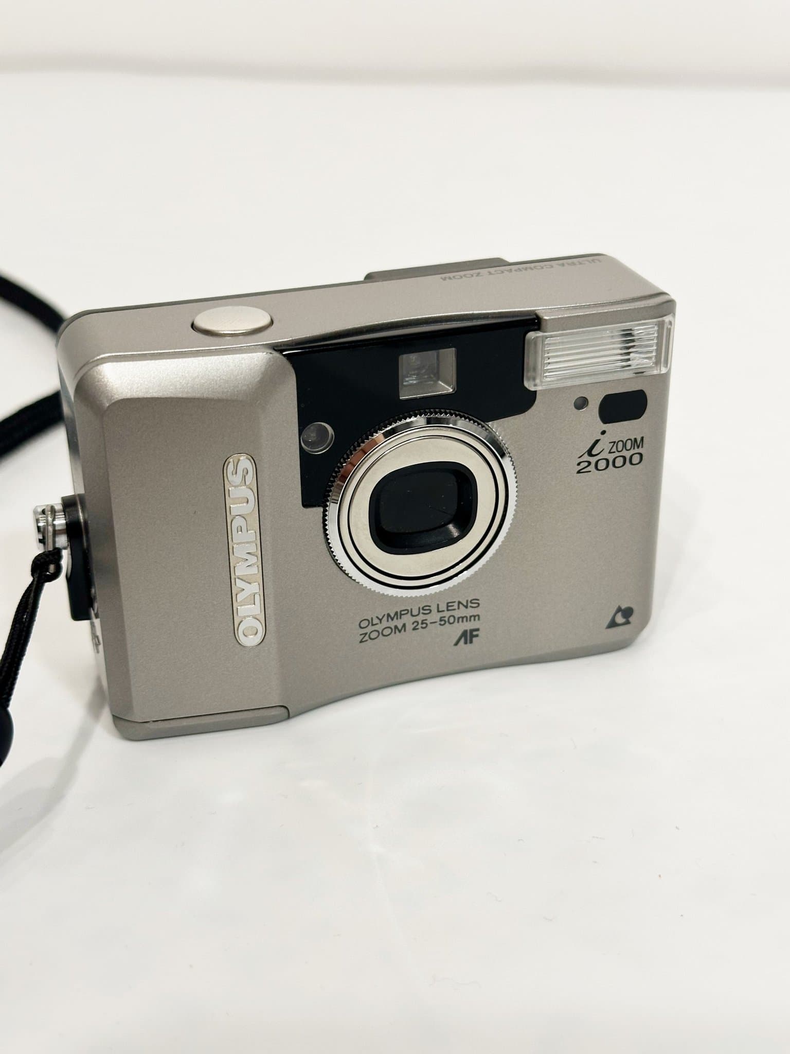 Olympus i Zoom 2000 kompaktkamera - Super Skick & Fullt Fungerande