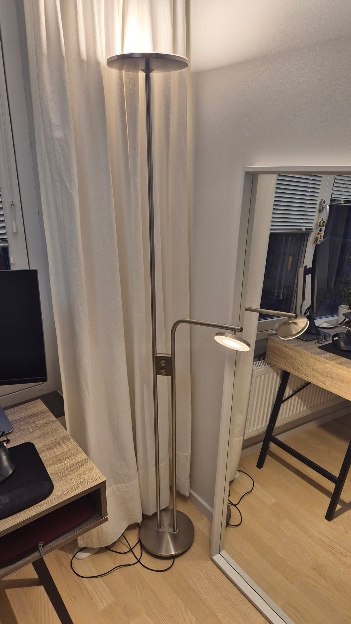 IKEA ISJAKT LED golvlampa med läslampa