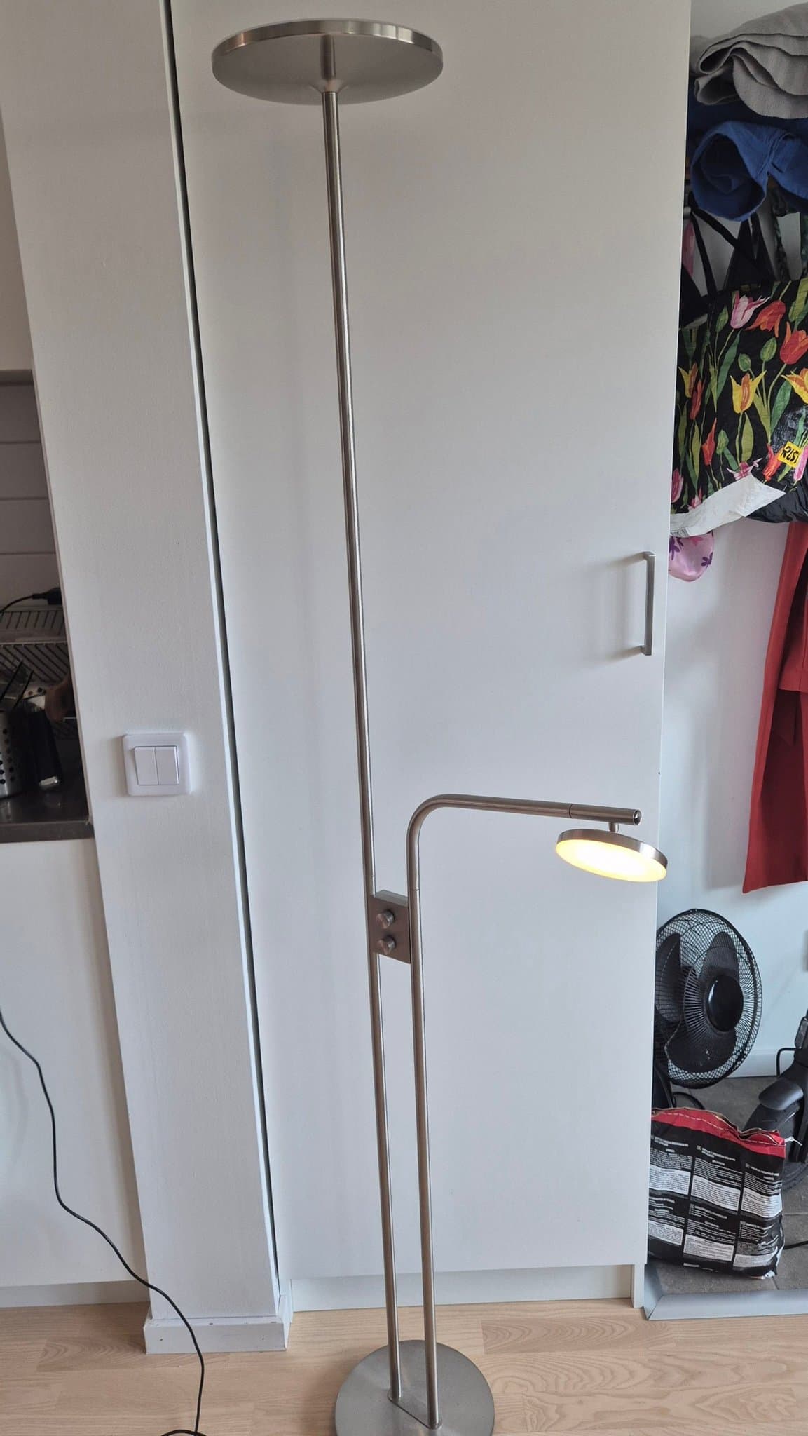 IKEA ISJAKT LED golvlampa med läslampa