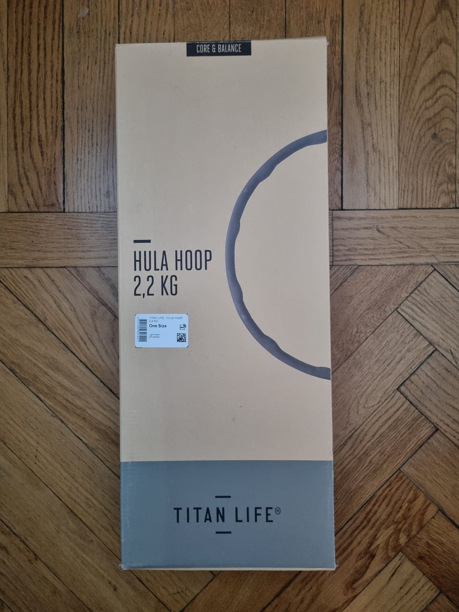 En grågrön rockring för hemmaträning av märket Titan Life.