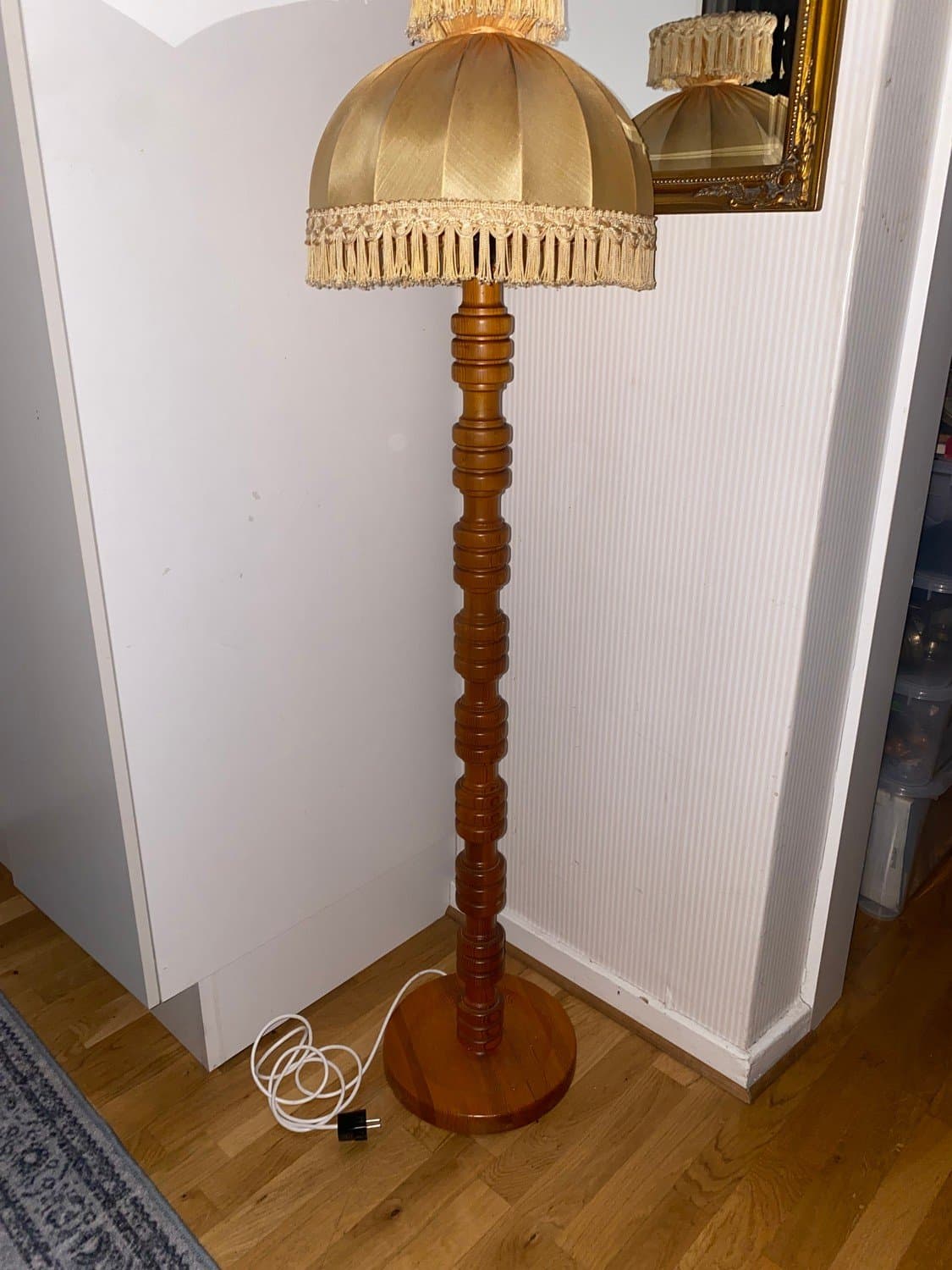 Retro golvlampa furu furulampa