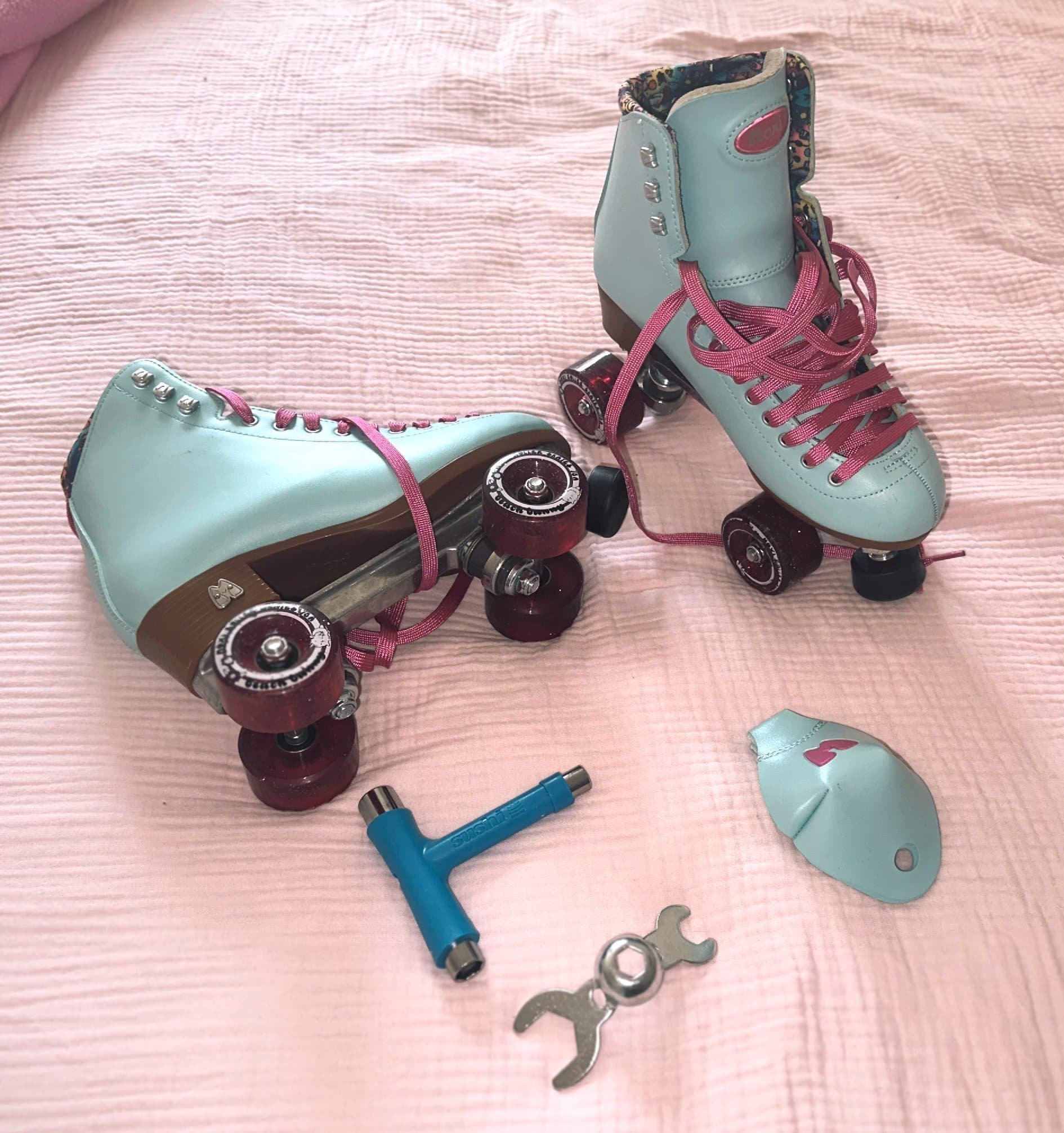Moxi Skates Beach Bunny Roller Skates Size 8