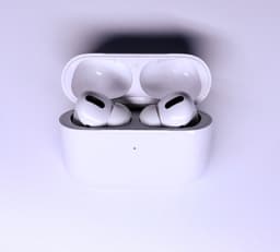 Apple AirPods Pro (1st Gen) – Complete Set + Extras