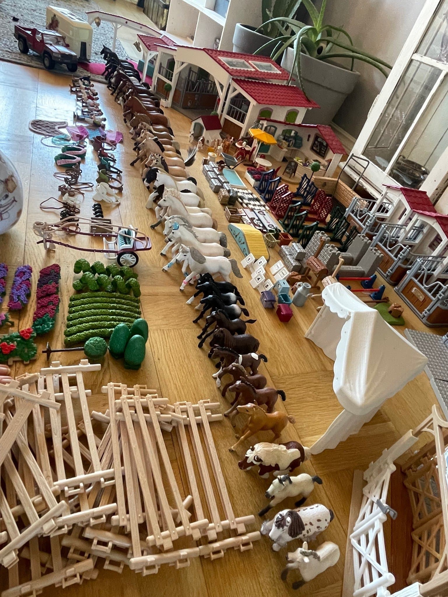 Schleich Häststall och tillbehör - Stor samling