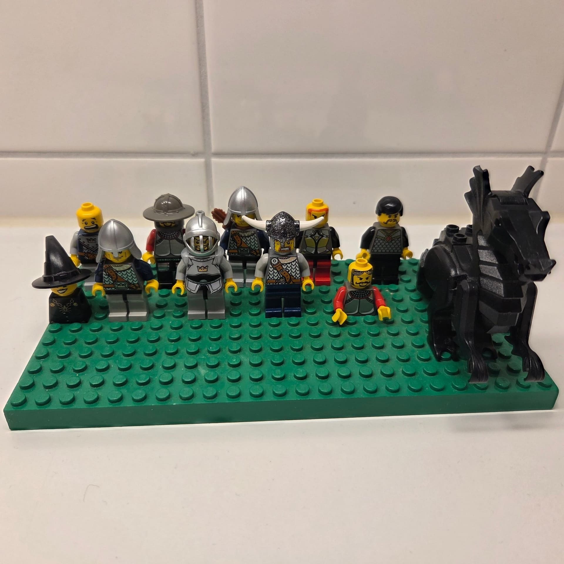 LEGO minifigurer – riddare, viking, soldater + drake (medeltid/fantasy)