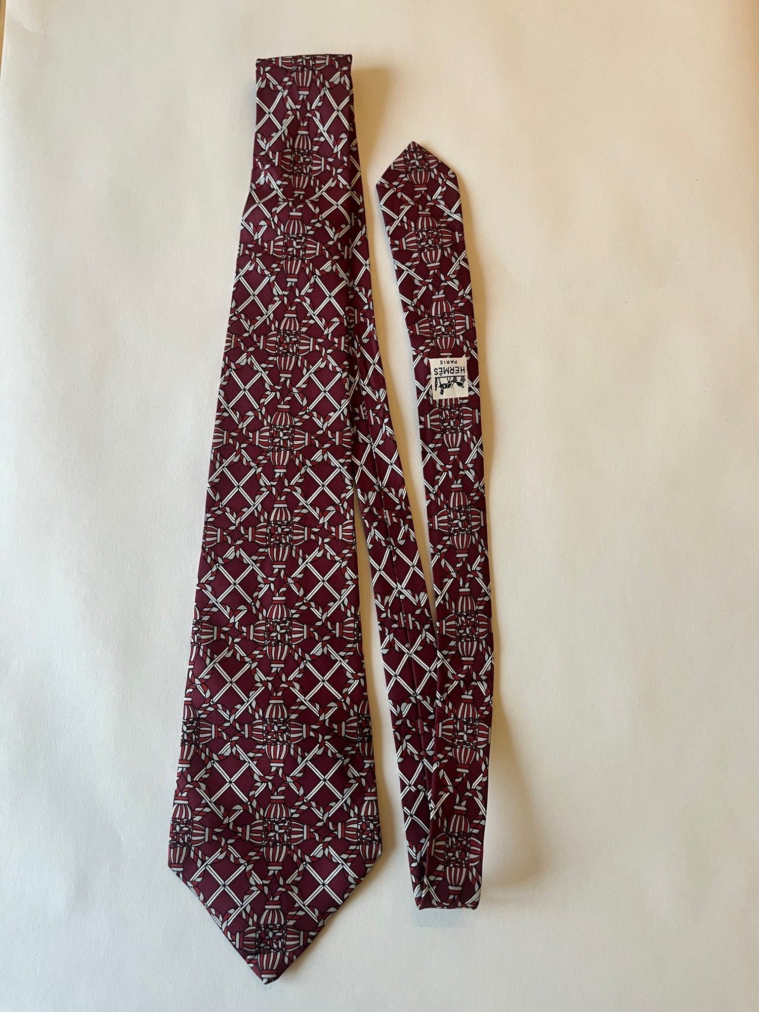 Hermès vinröd sidenslips 590 SA