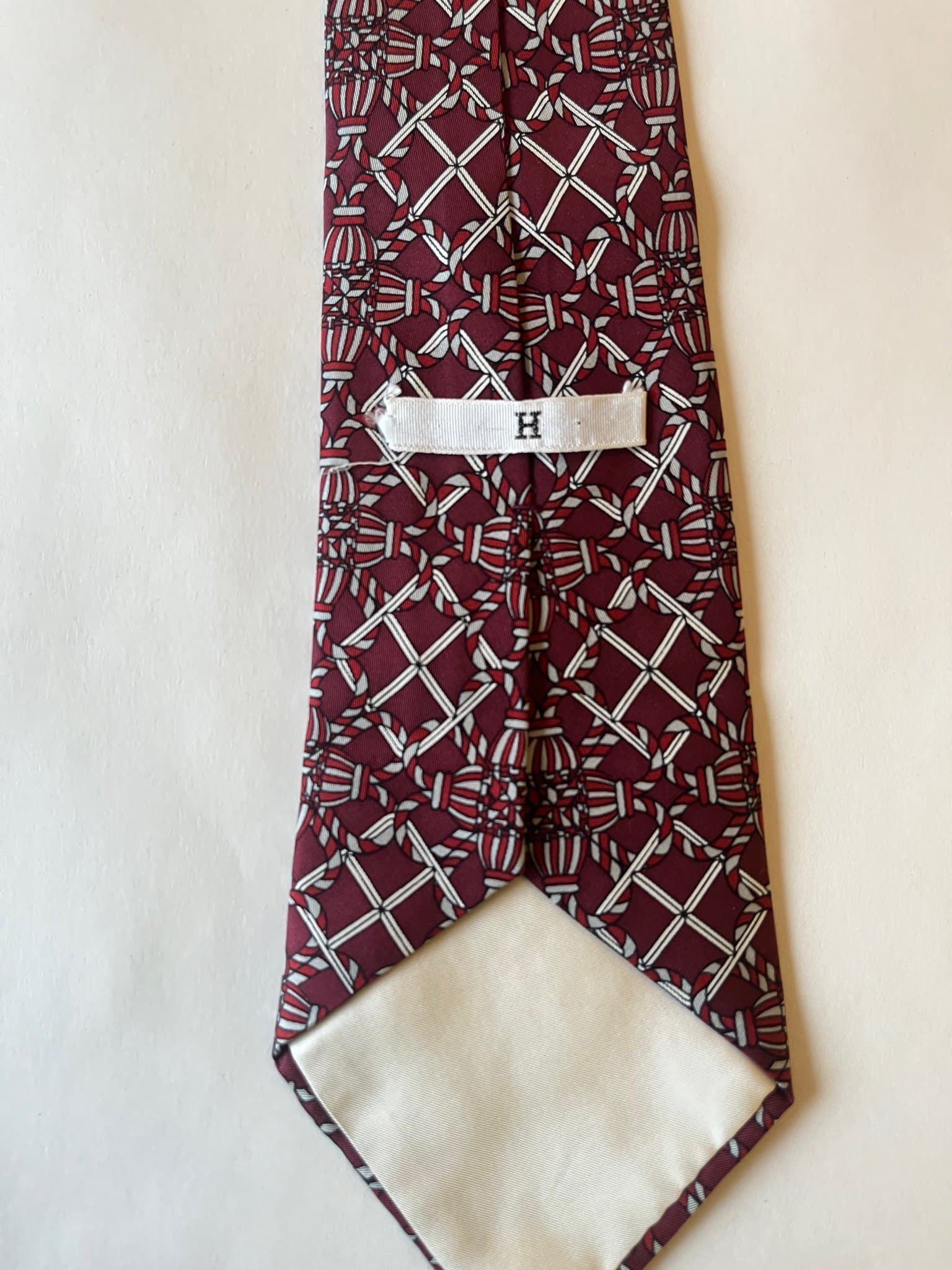 Hermès vinröd sidenslips 590 SA