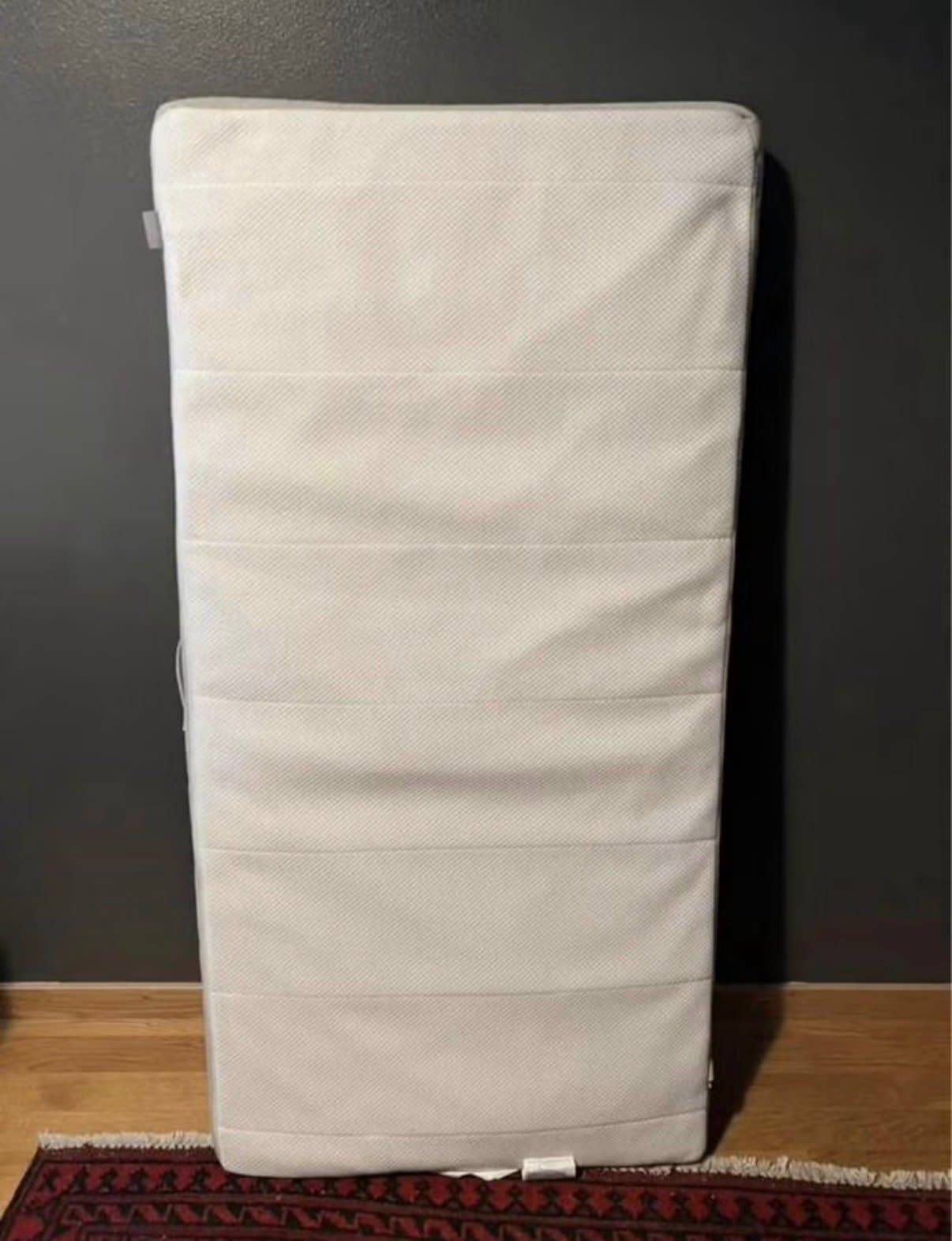 Skummadrass för spjälsäng, från IKEA