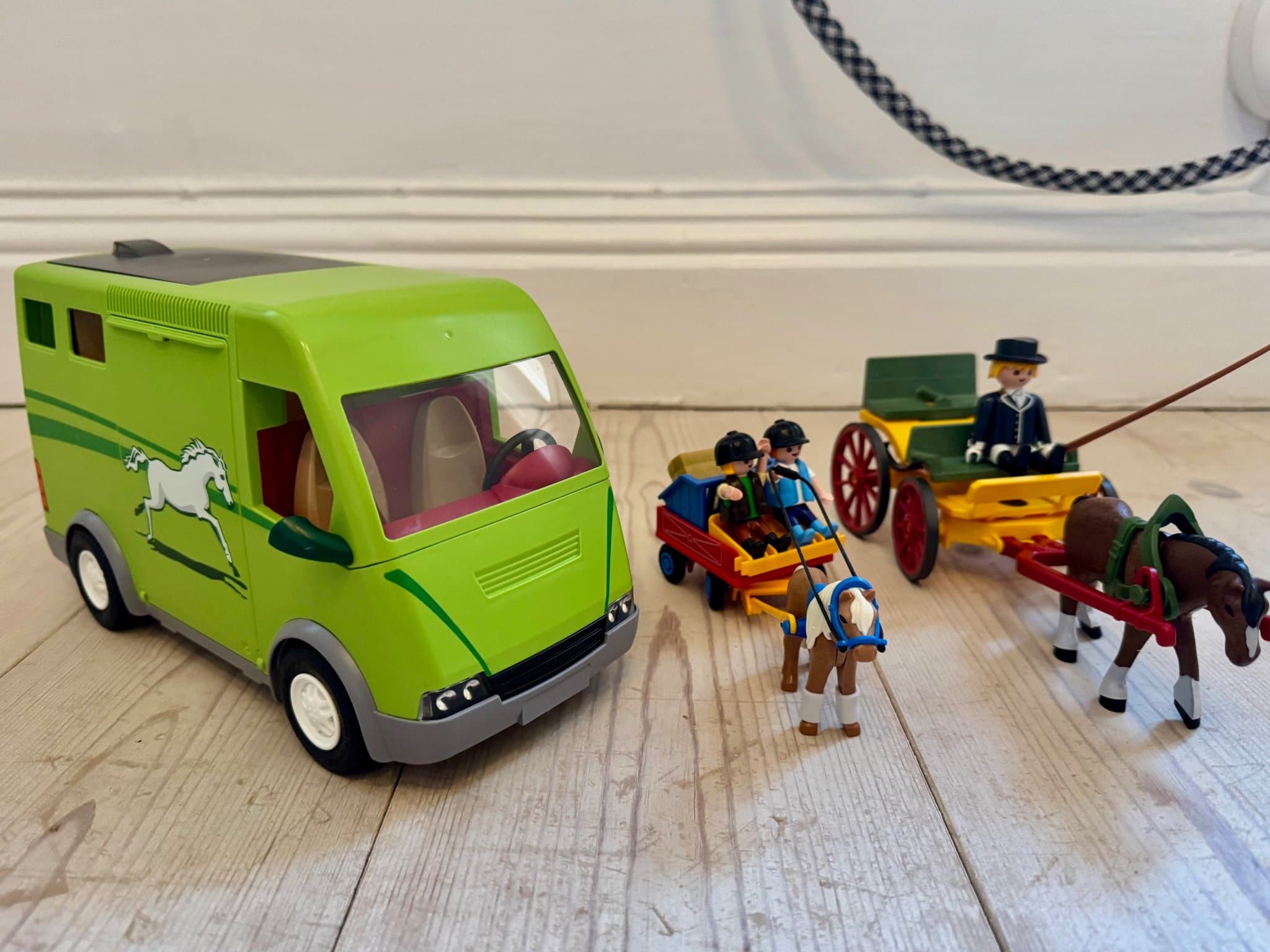 Playmobil Country - paket med 8 set, hästgård