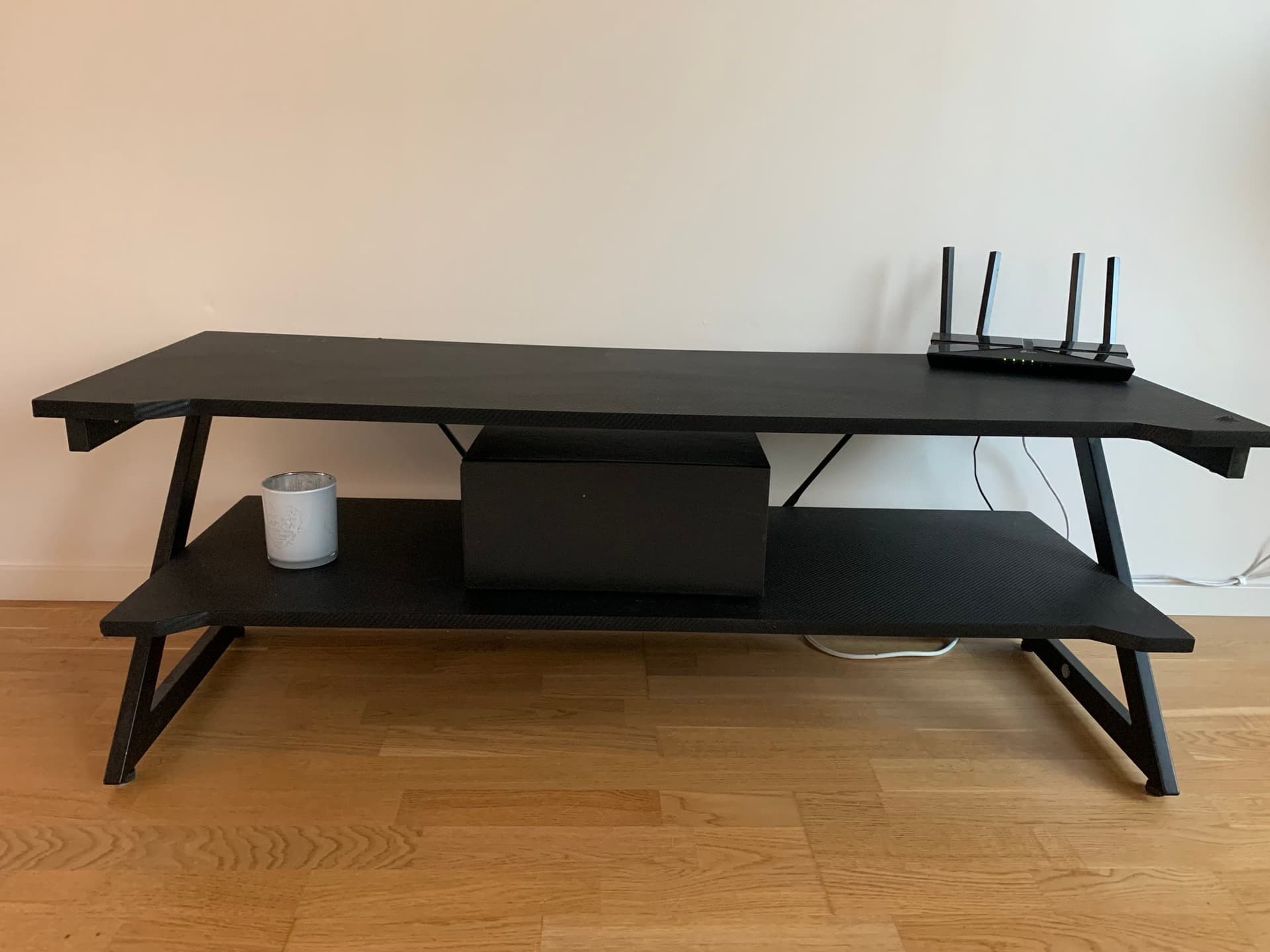 Tv bänk Bord höjd 47 bred 130 djup 45 cm
