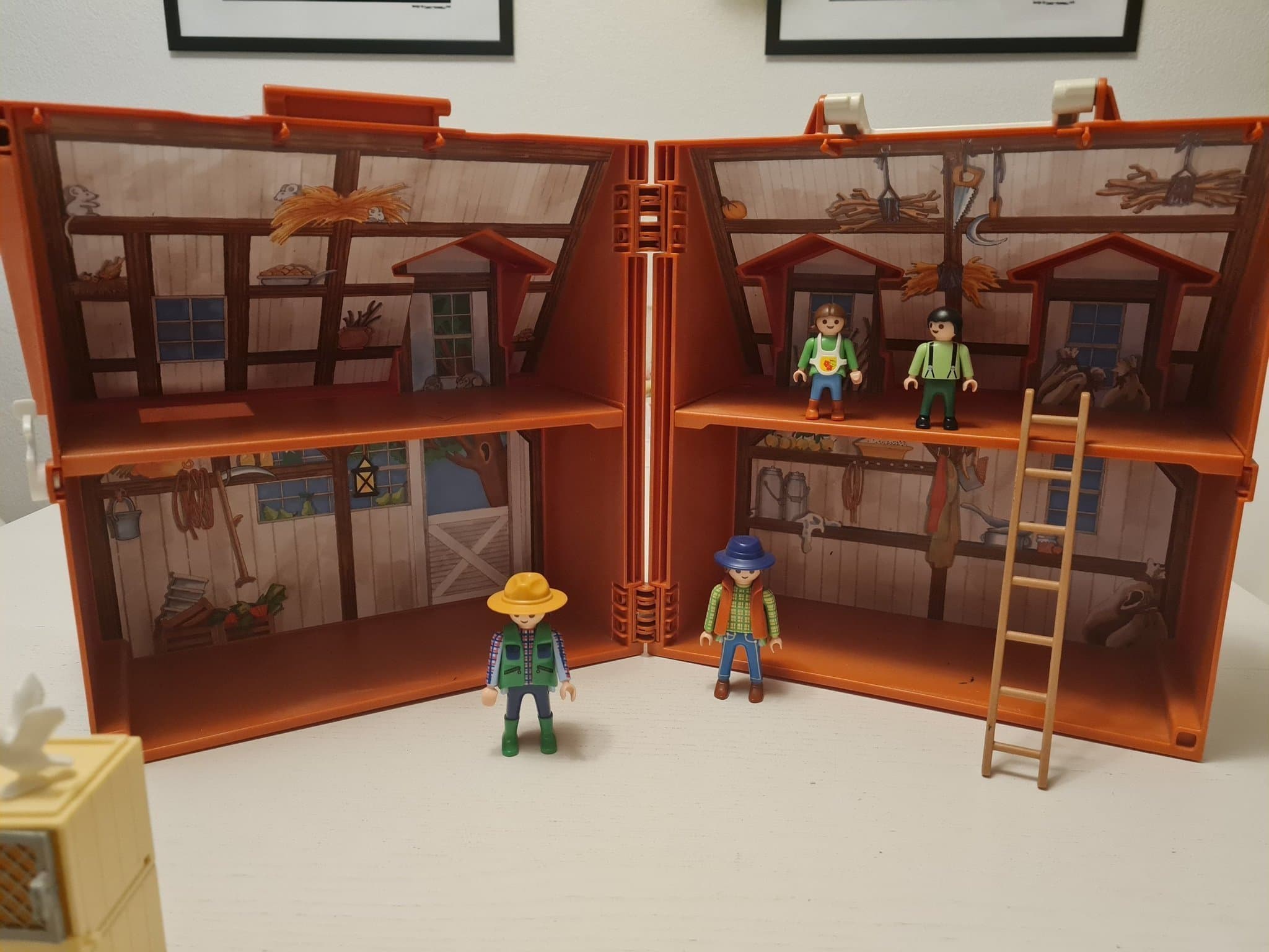 Playmobil stor bondgård med djur och figurer