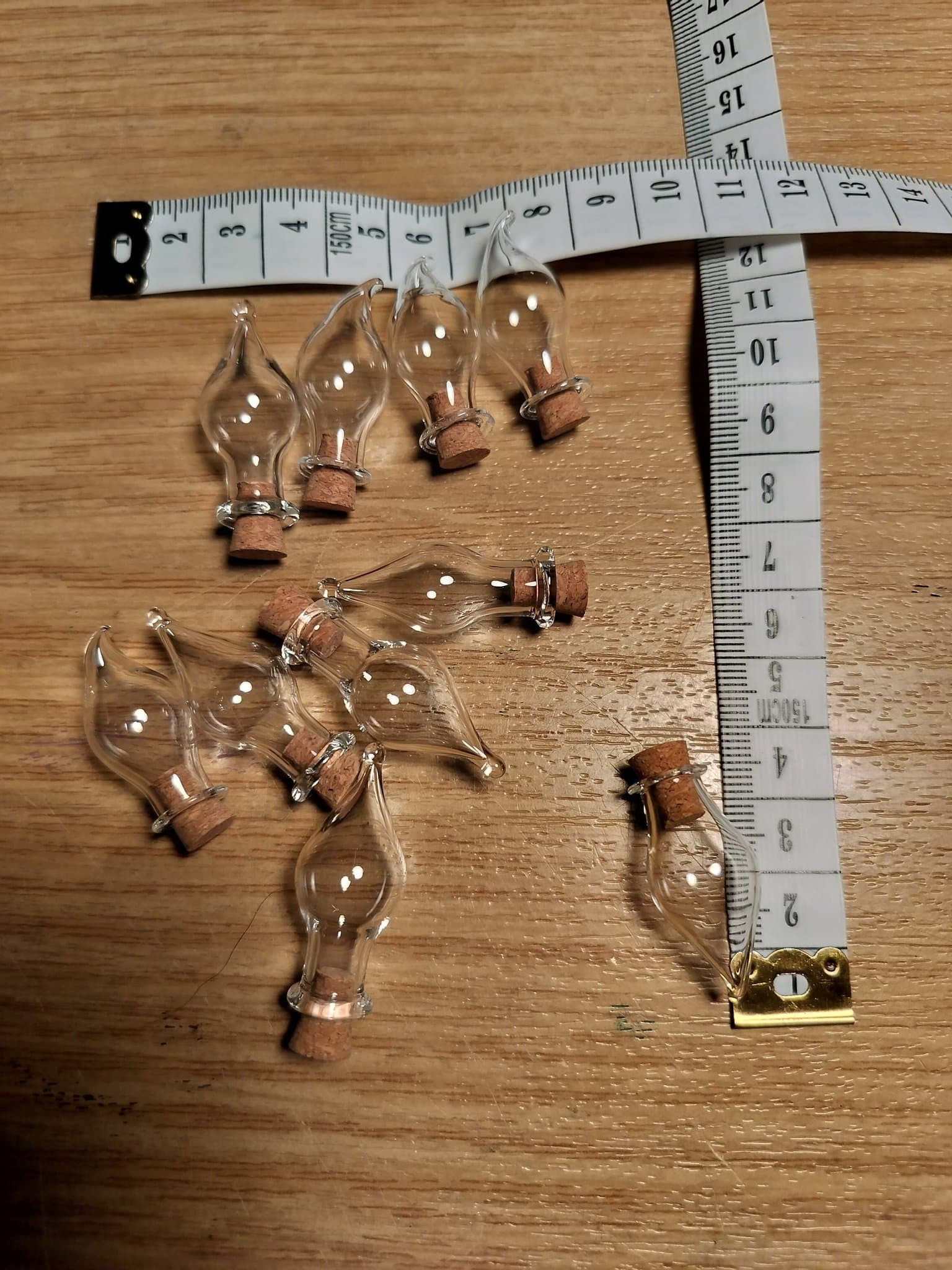 droppar med kork som går att ta ur, smyckestillverkning mm