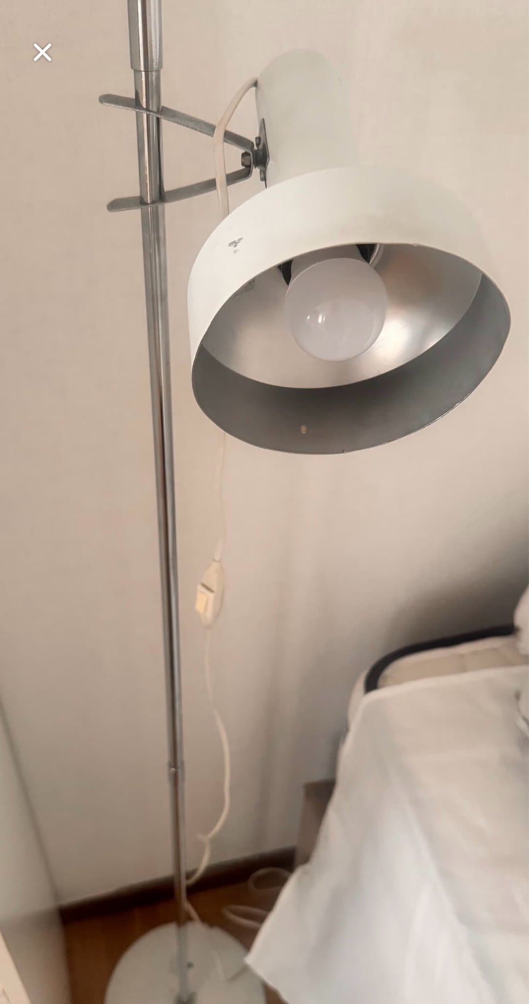 Golvlampa i metall