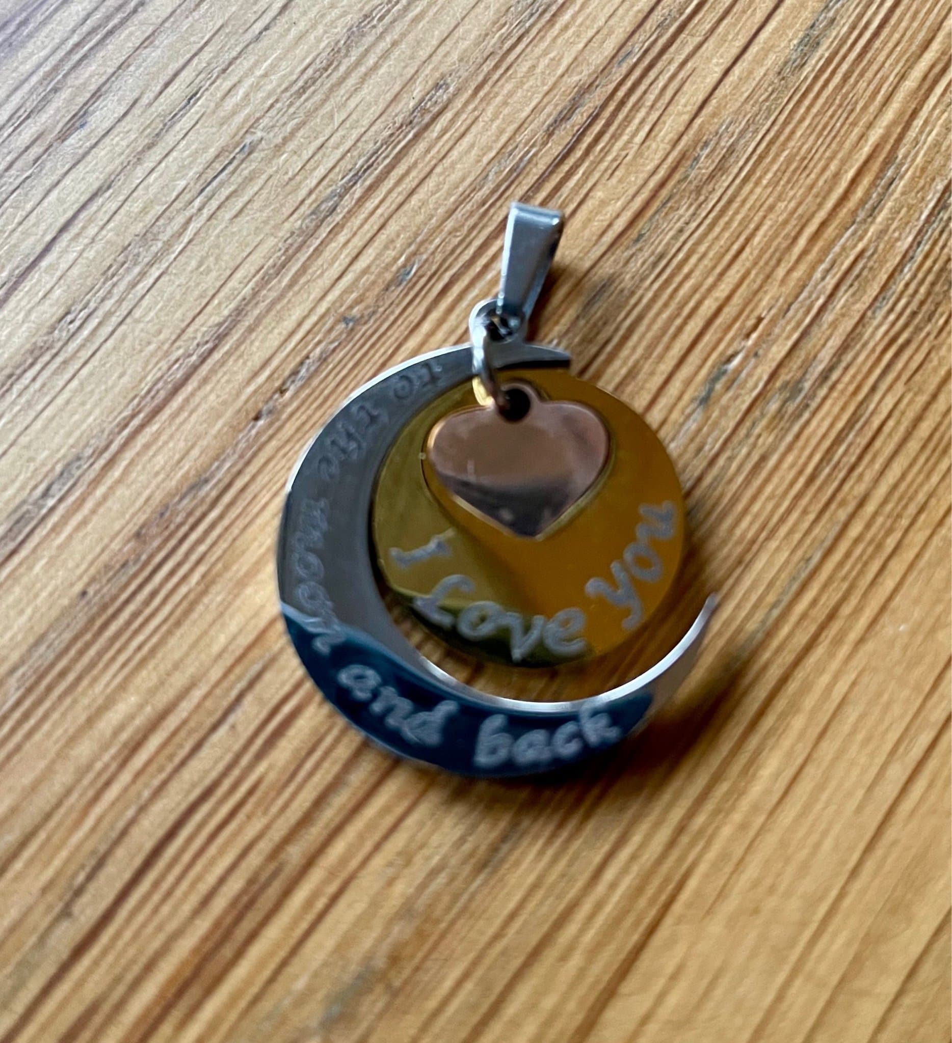 Berlock, med text i rostfritt stål ca 22 mm