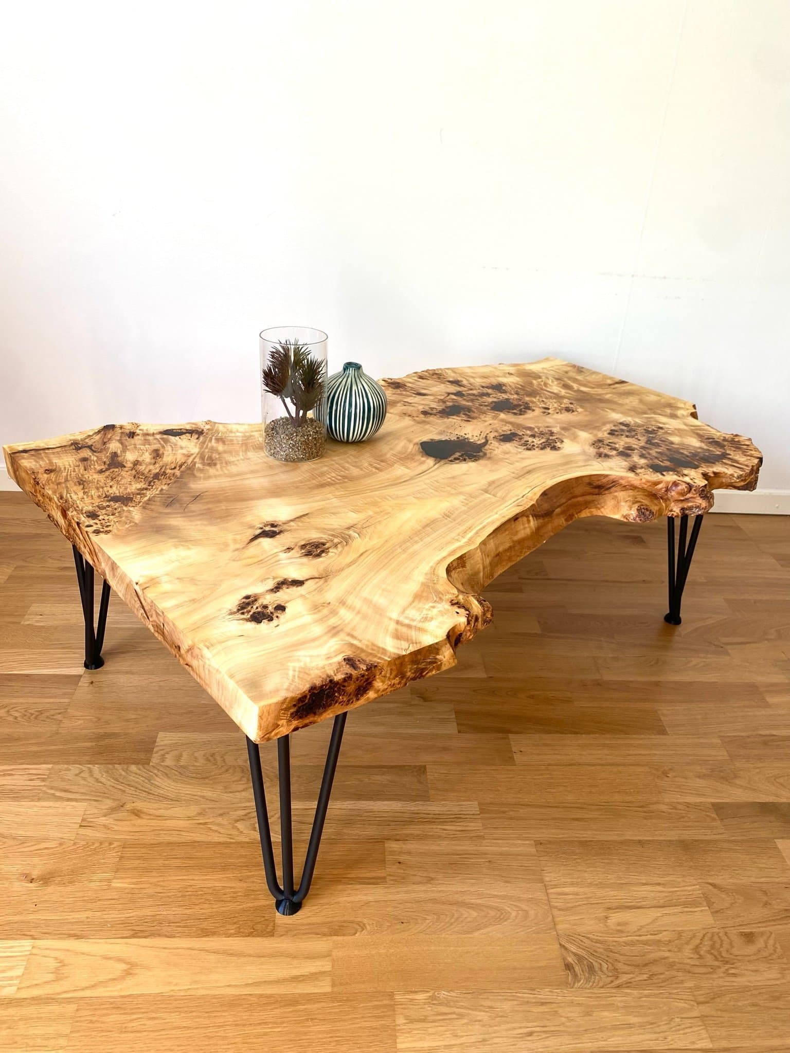Soffbord i trä / Epoxy resin