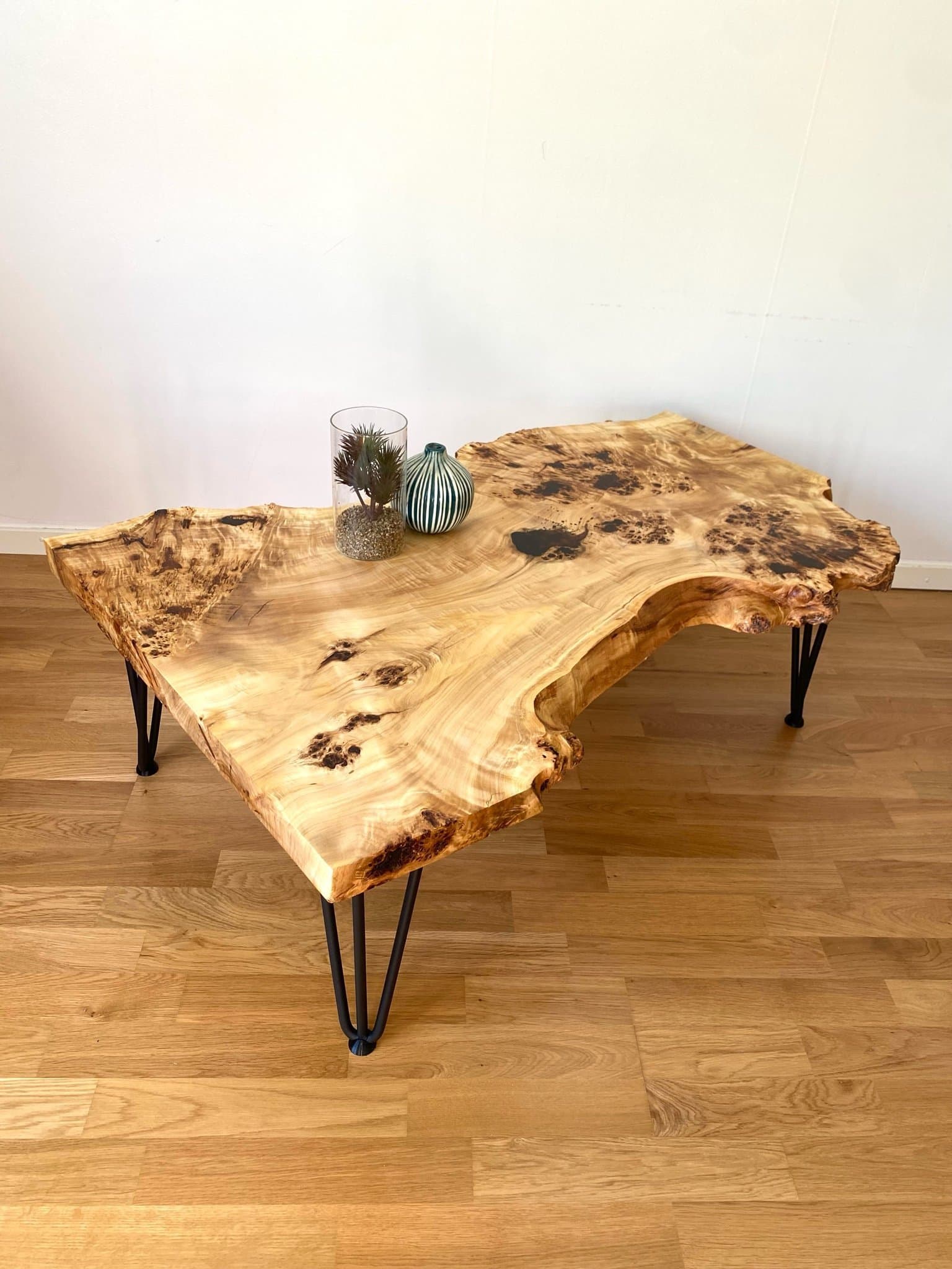 Soffbord i trä / Epoxy resin