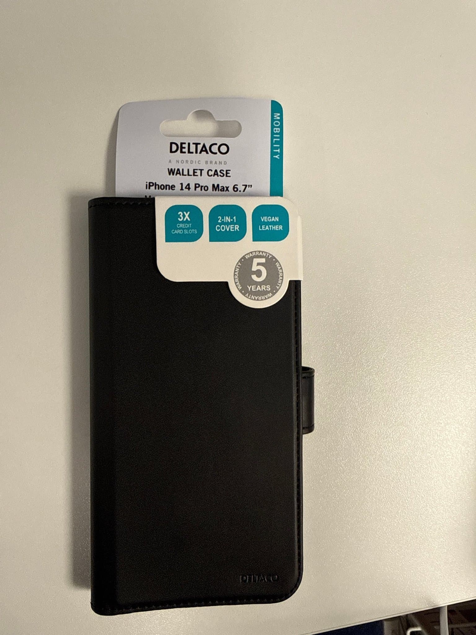 Deltaco Plånboksfodral med avtagbar magnetisk bakstycke för iPhone 14 Pro Max