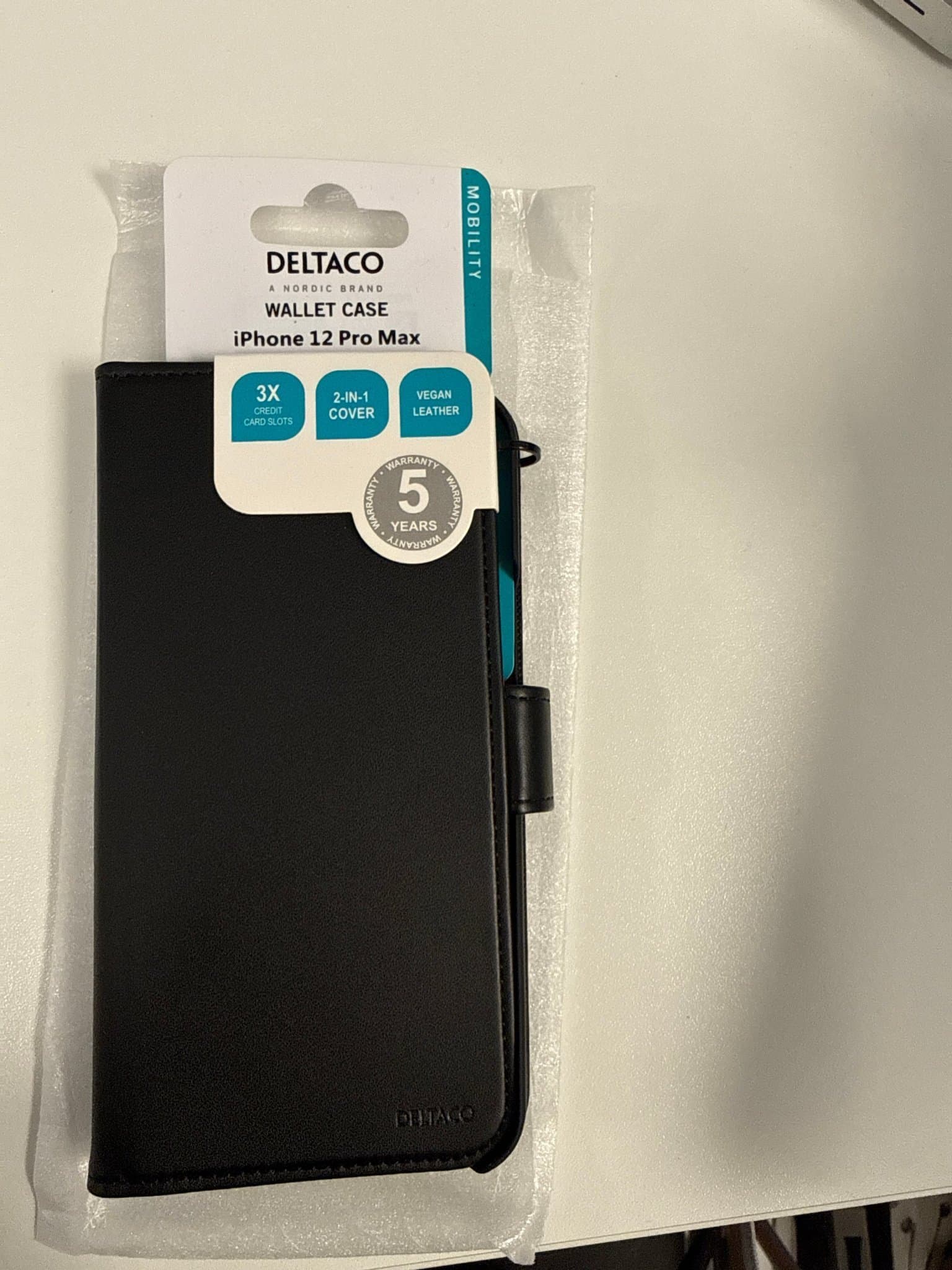 Deltaco Plånboksfodral med avtagbar magnetisk bakstycke för iPhone 12 Pro Max