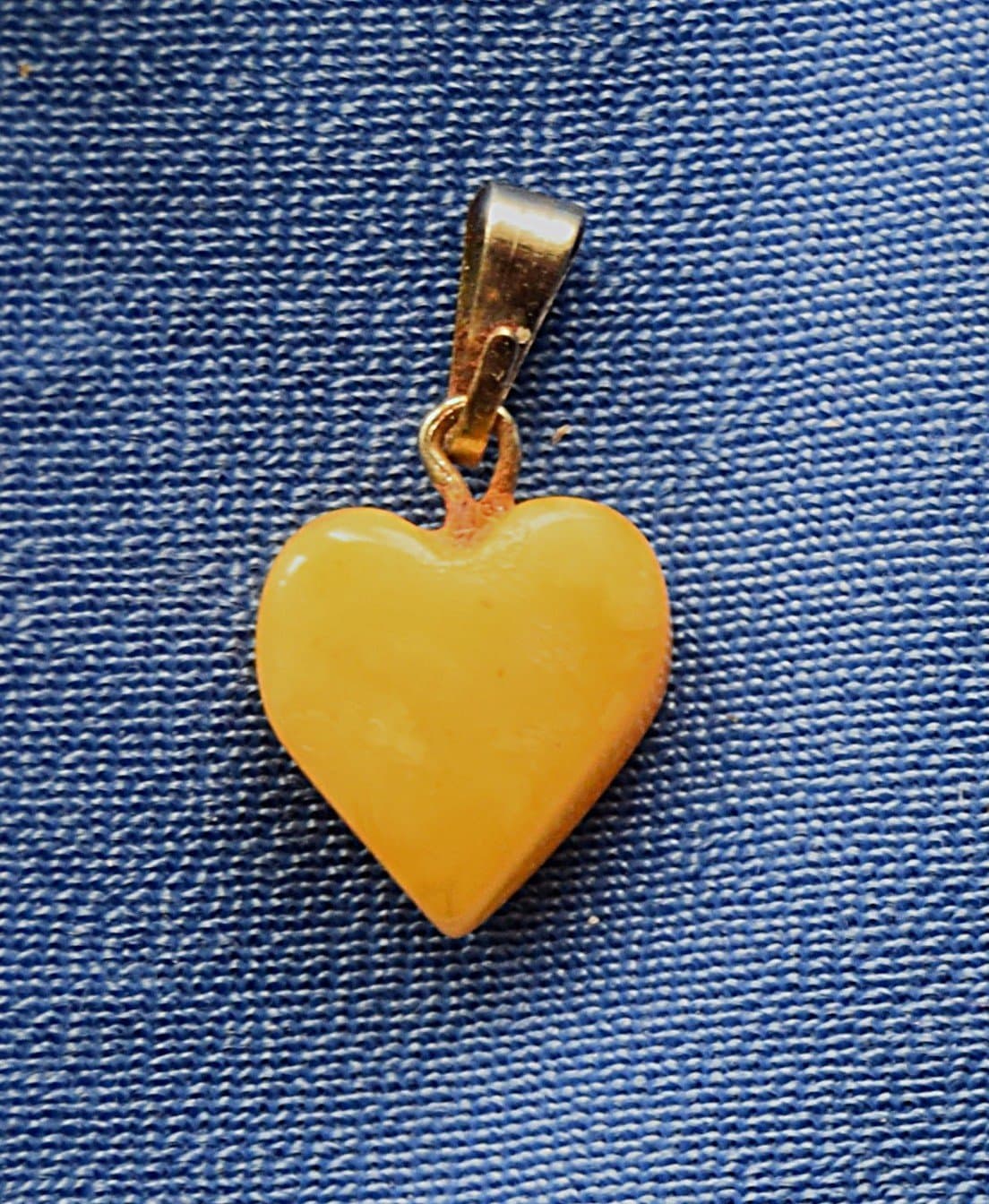 HJÄRTA I BÄRNSTEN som smyckeshänge RAV GENUINE BALTIC AMBER HEART Nr2