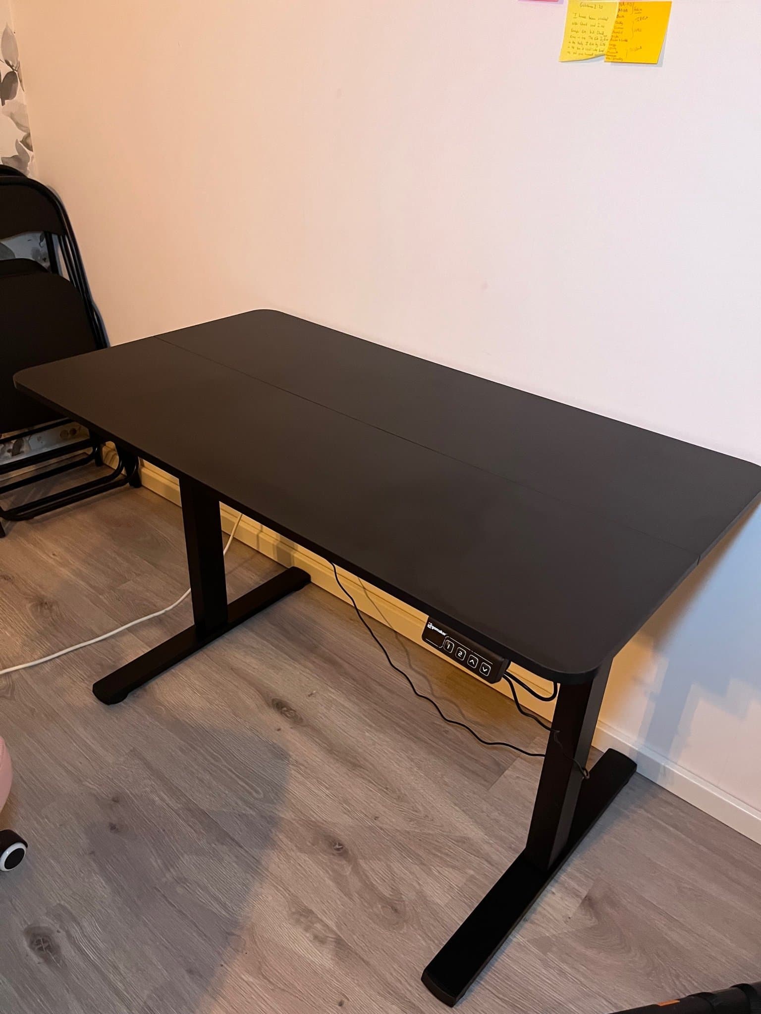 Elektriskt höj- och sänkbart skrivbord