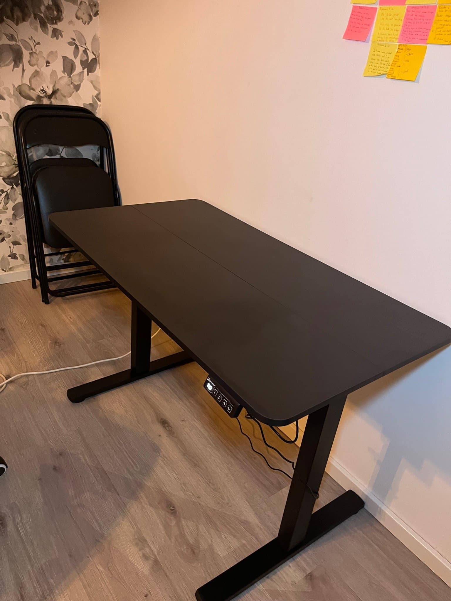 Elektriskt höj- och sänkbart skrivbord