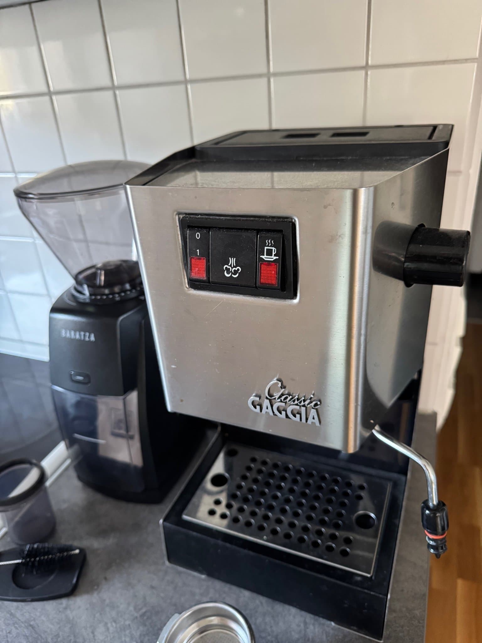 Espressomaskin Gaggia Classic och kaffekvarn Baratza