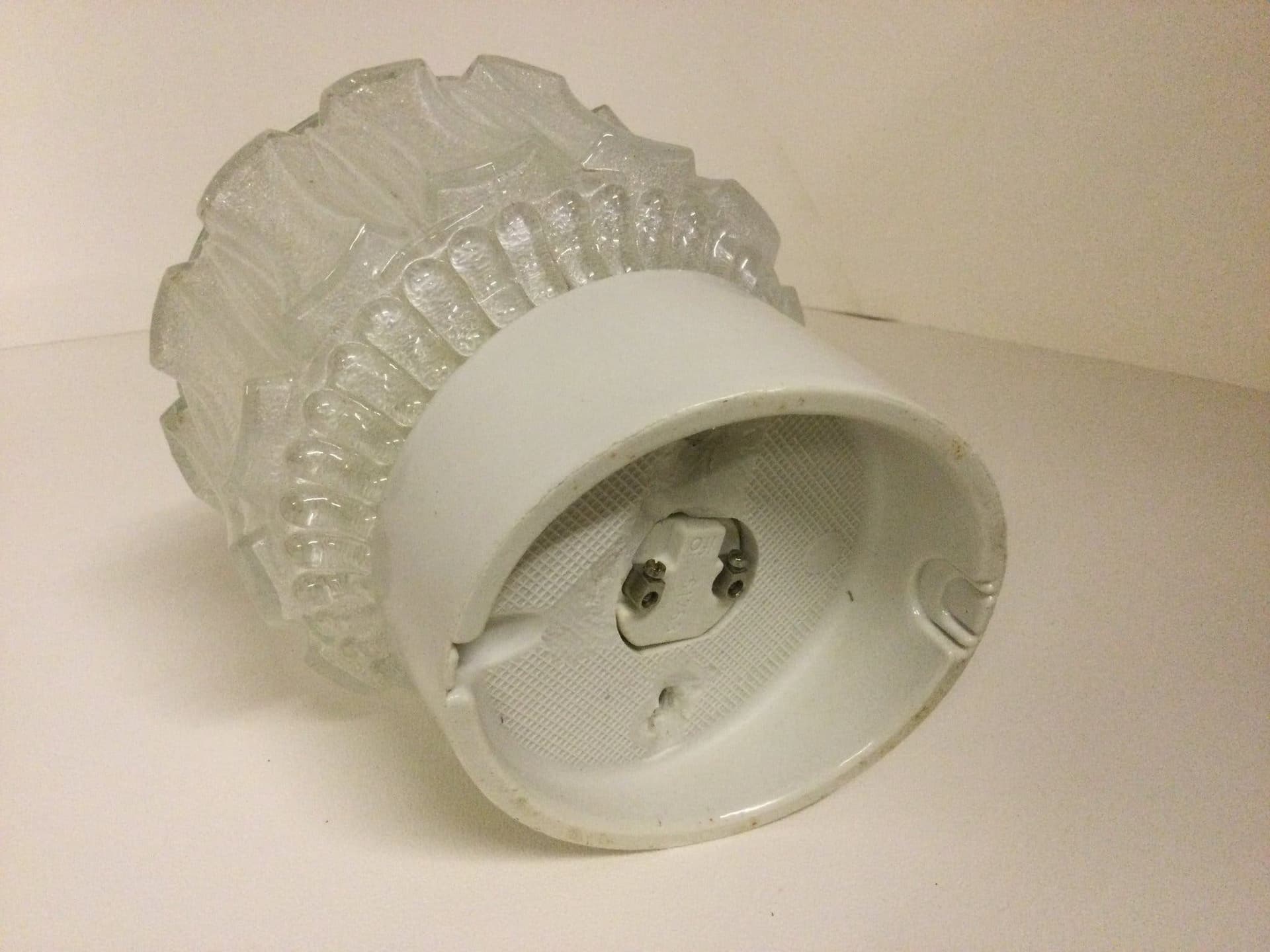 Ovanlig tak/vägglampa