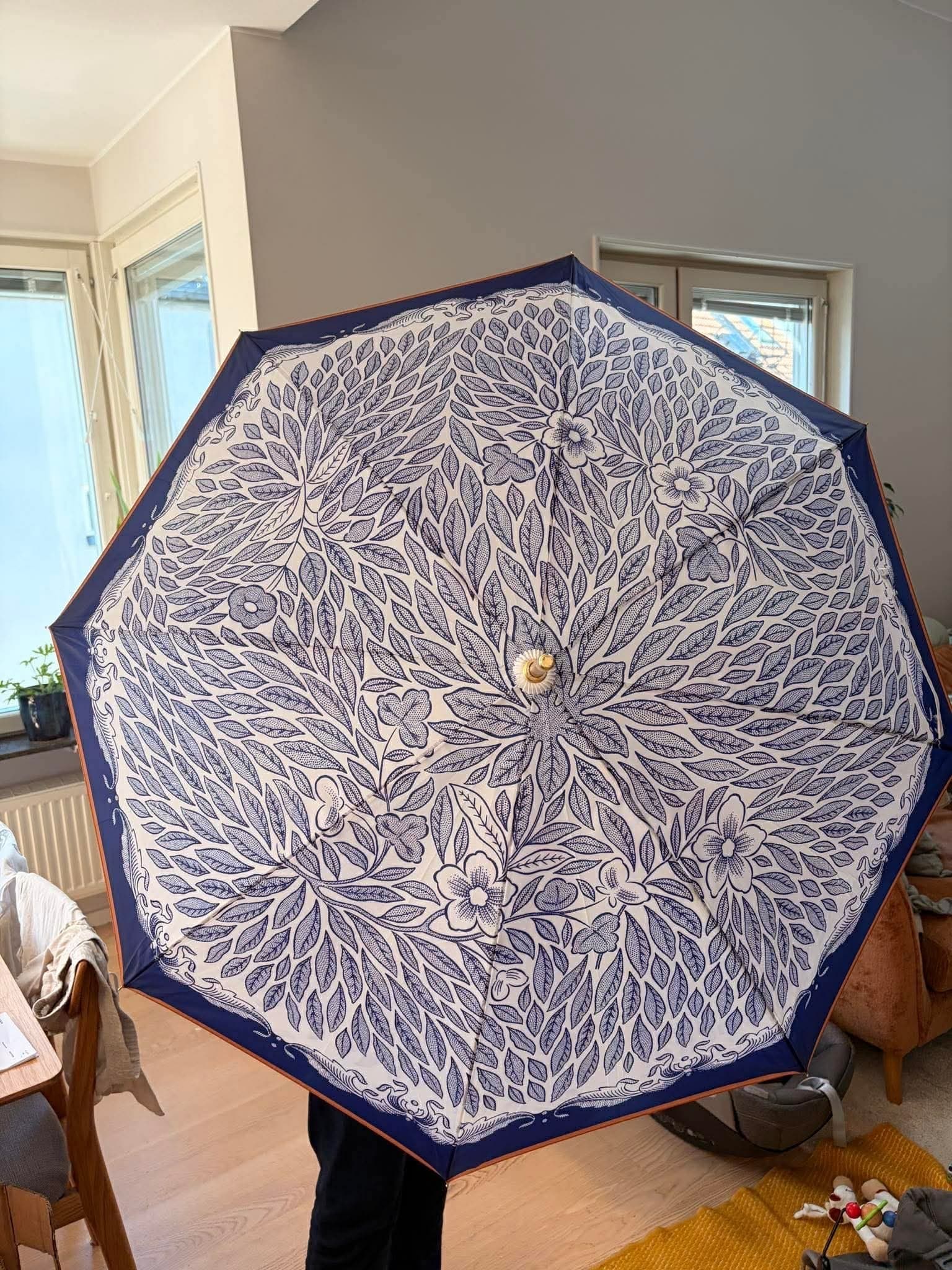 Stort Paraply med mönster Rörstrand Floris