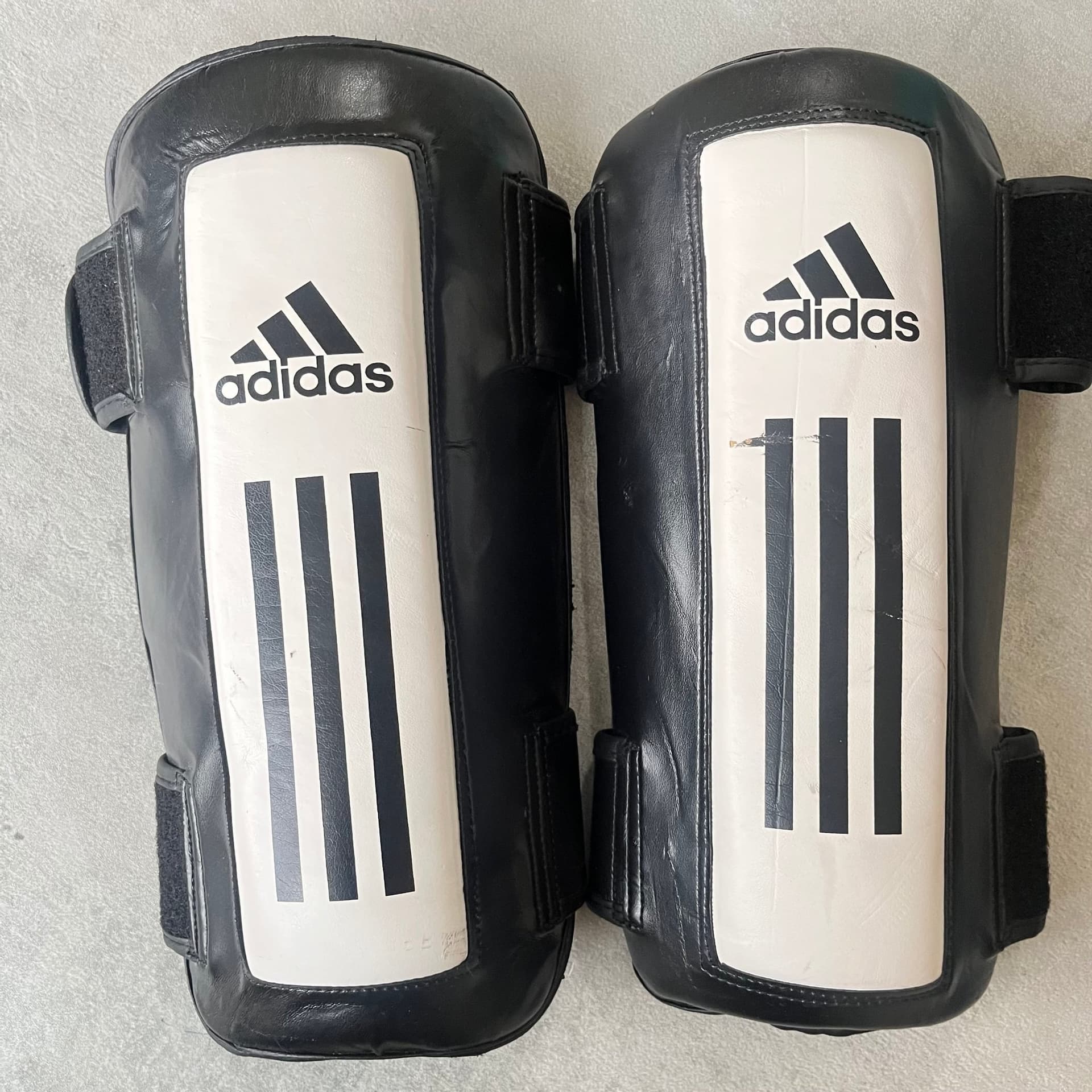 Adidas benskydd, L/XL