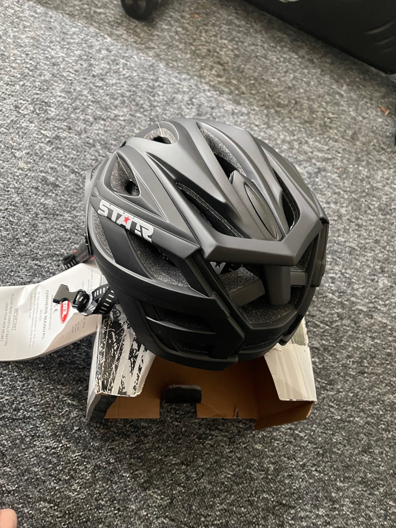 STAR Cykelhjälm Svart