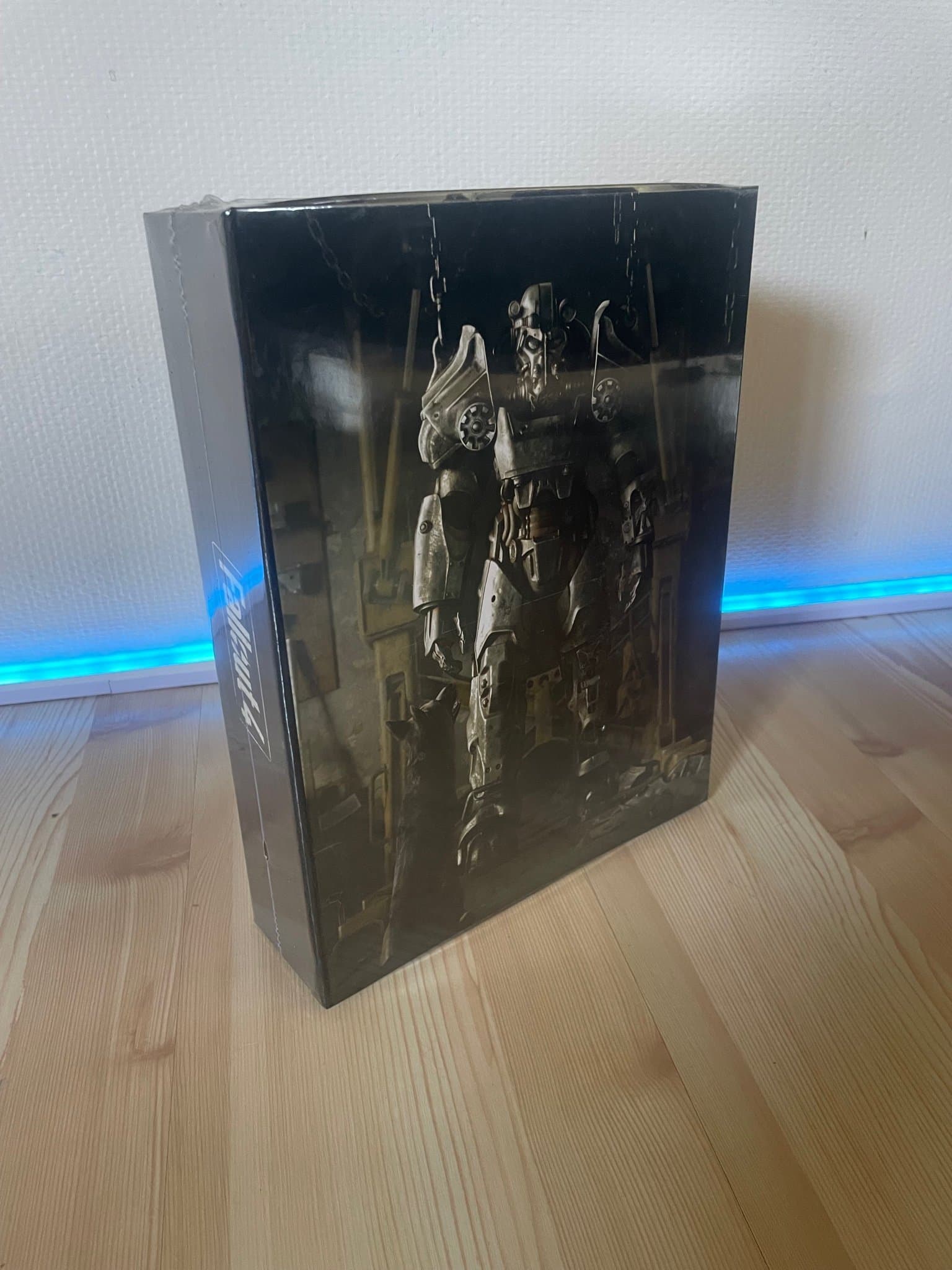 Fallout 4 Ultimate Vault Dweller's Survival Guide Bundle Factory Sealed