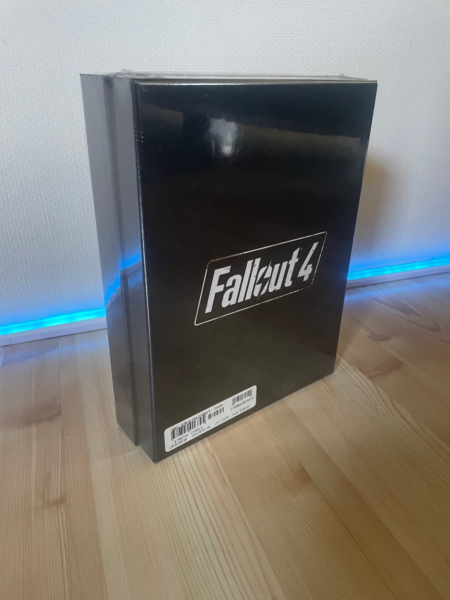 Fallout 4 Ultimate Vault Dweller's Survival Guide Bundle Factory Sealed