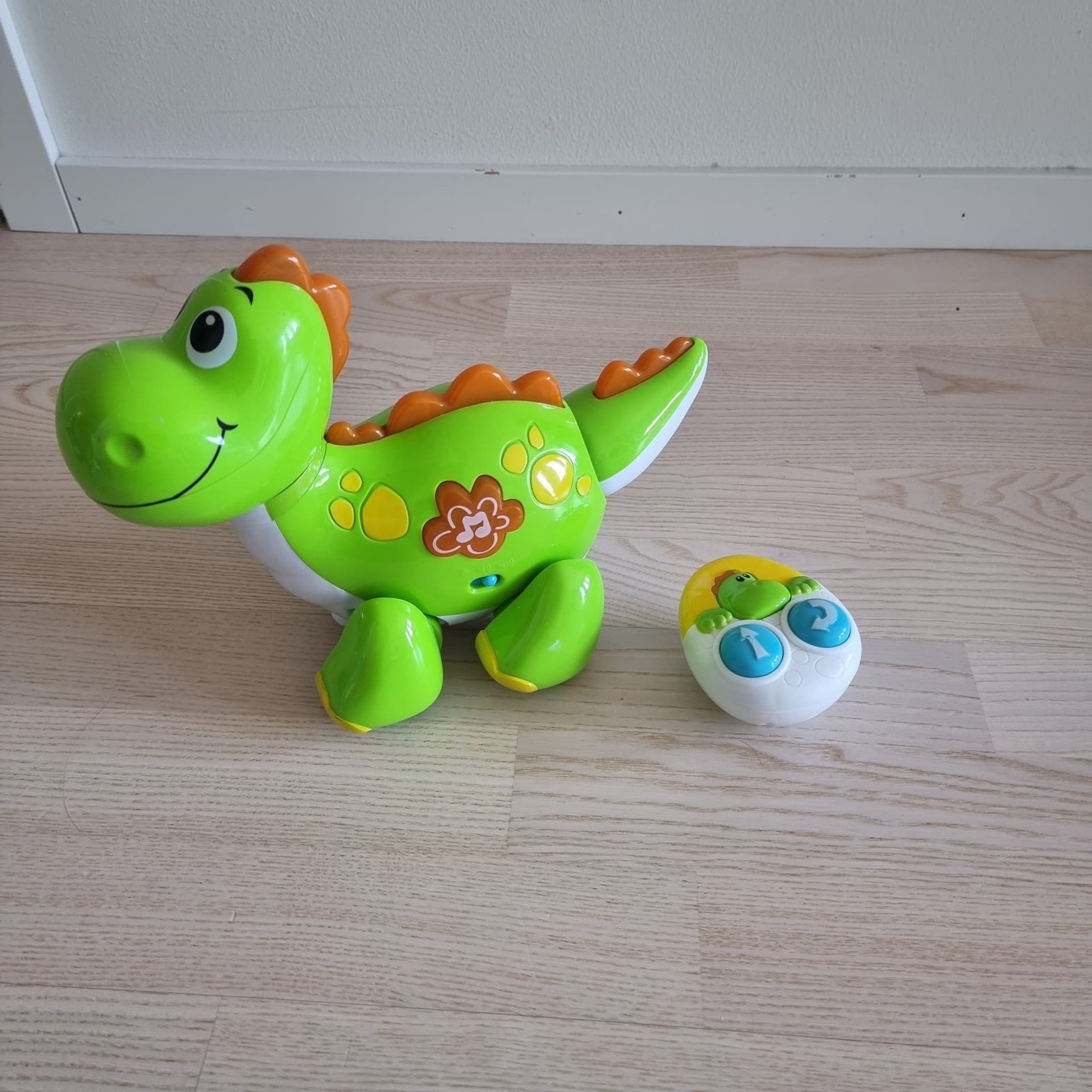 Dinosaurie med fjärrkontroll